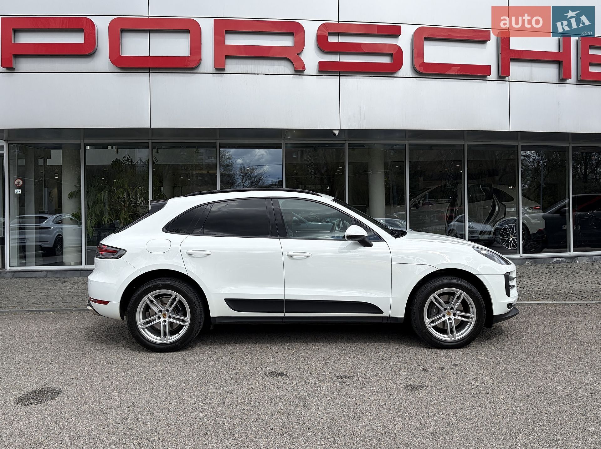 Porsche Macan 2018 VIN WP1ZZZ95ZKLB03329 фото оголошення 4 з 39