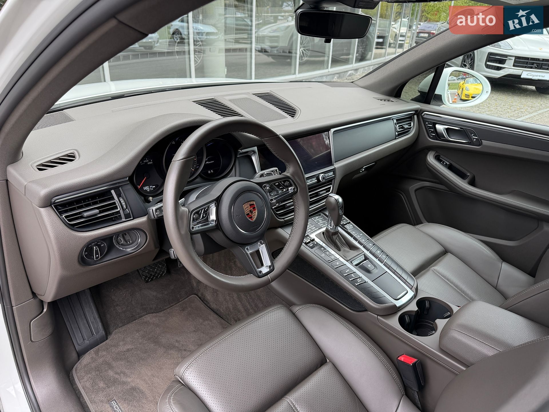 Porsche Macan 2018 VIN WP1ZZZ95ZKLB03329 фото оголошення 13 з 39