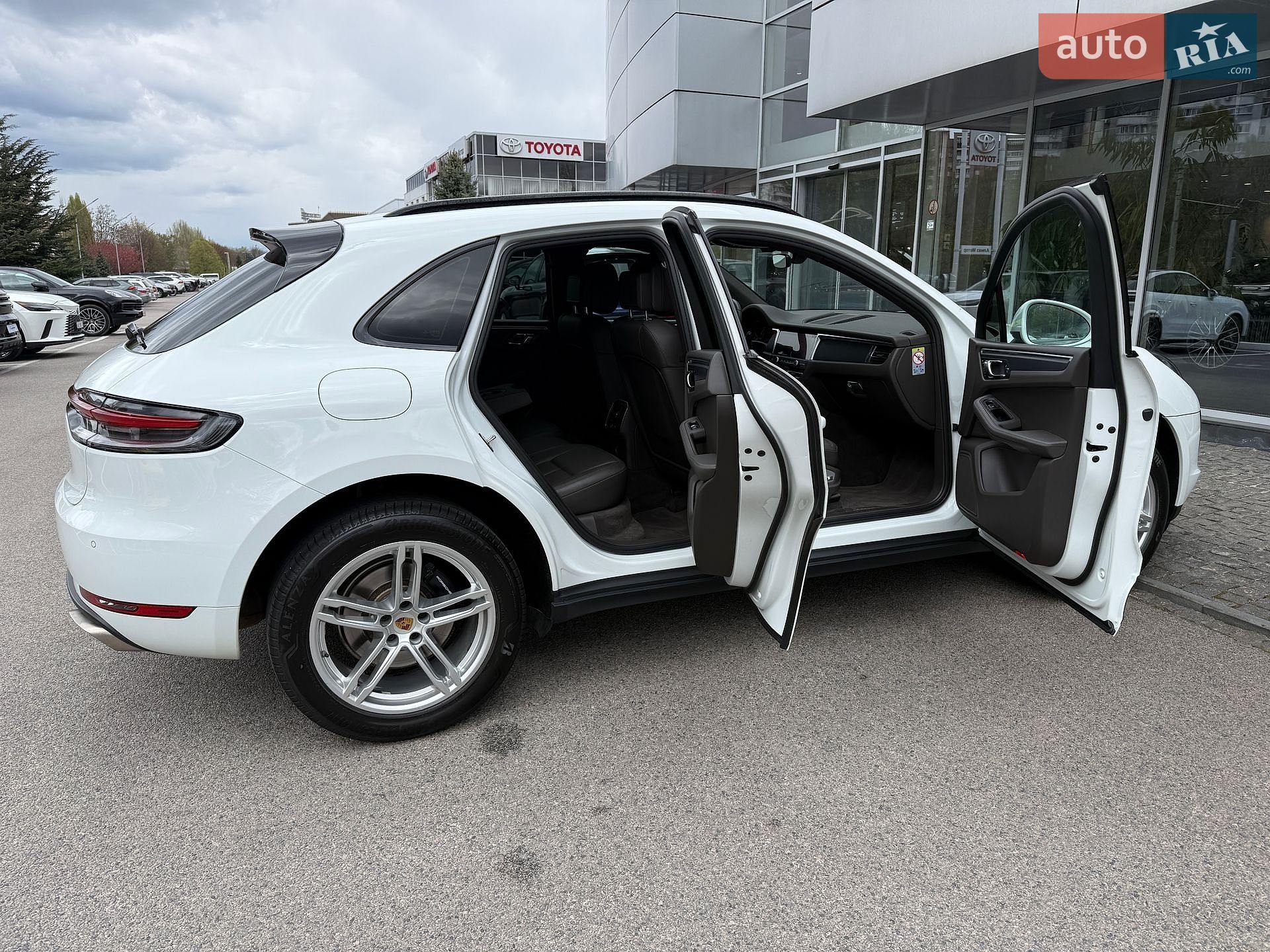 Porsche Macan 2018 VIN WP1ZZZ95ZKLB03329 фото оголошення 20 з 39