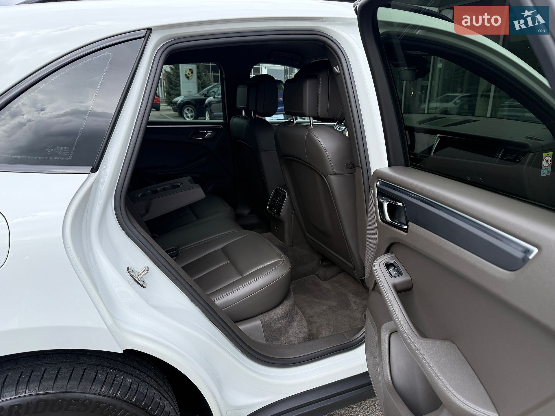 Porsche Macan 2018 VIN WP1ZZZ95ZKLB03329 фото оголошення 21 з 39