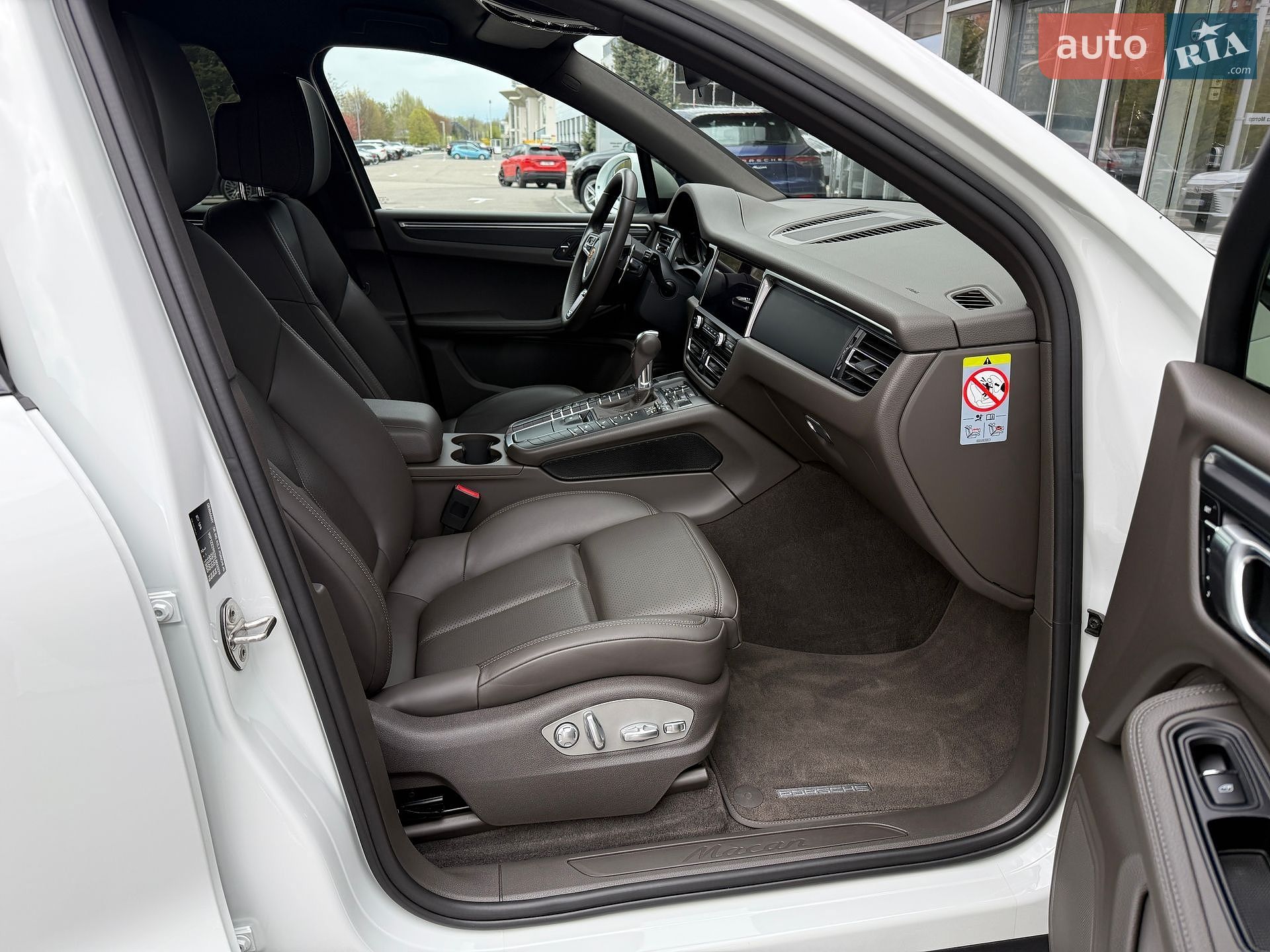 Porsche Macan 2018 VIN WP1ZZZ95ZKLB03329 фото оголошення 22 з 39