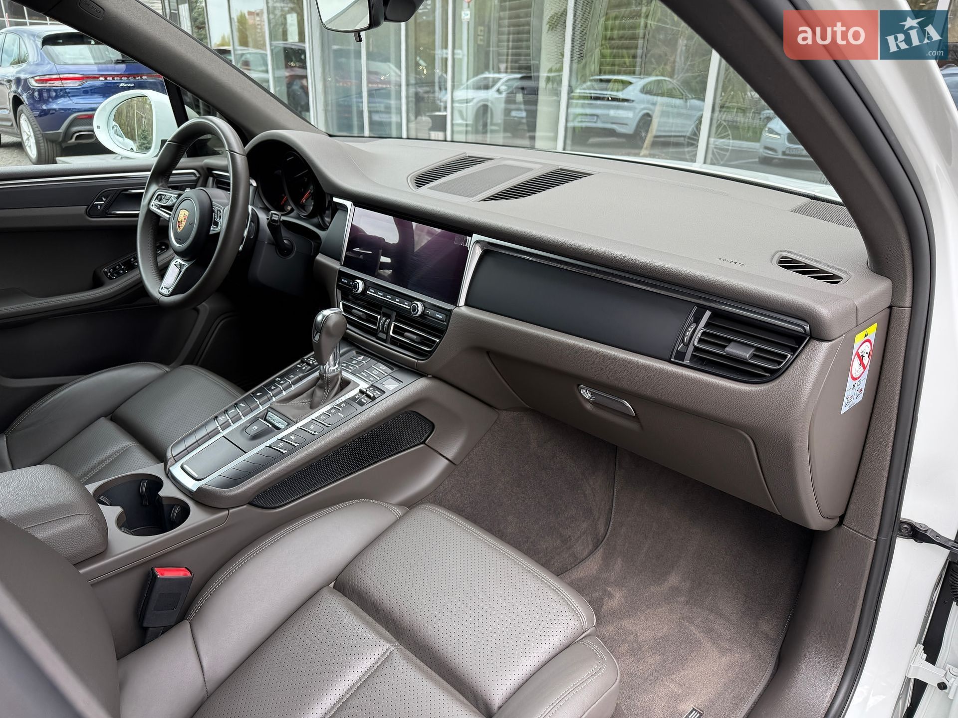 Porsche Macan 2018 VIN WP1ZZZ95ZKLB03329 фото оголошення 23 з 39
