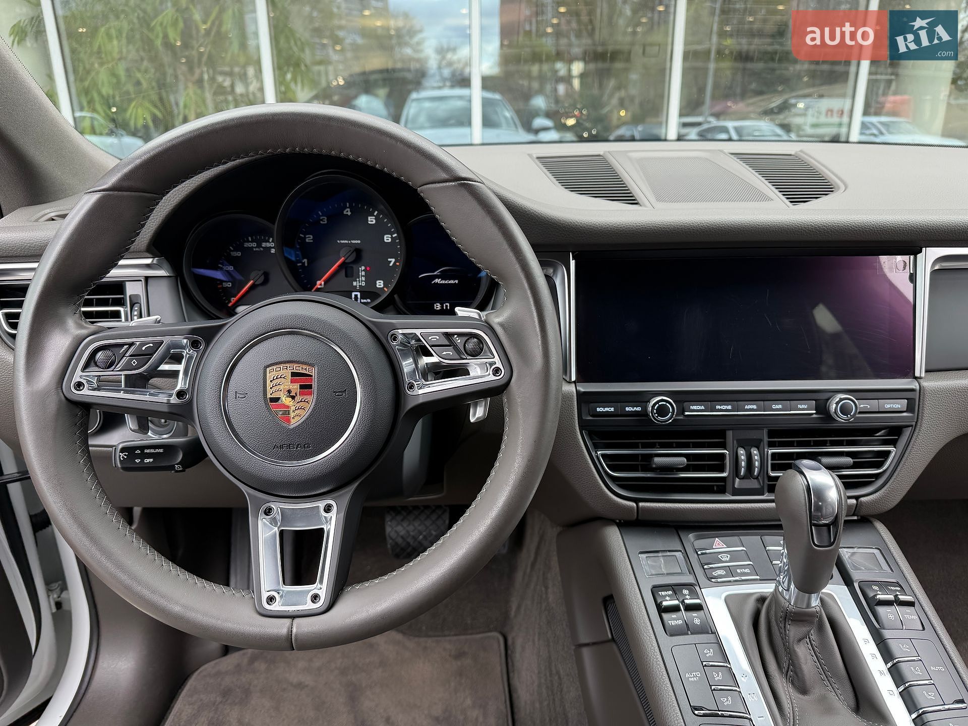 Porsche Macan 2018 VIN WP1ZZZ95ZKLB03329 фото оголошення 30 з 39