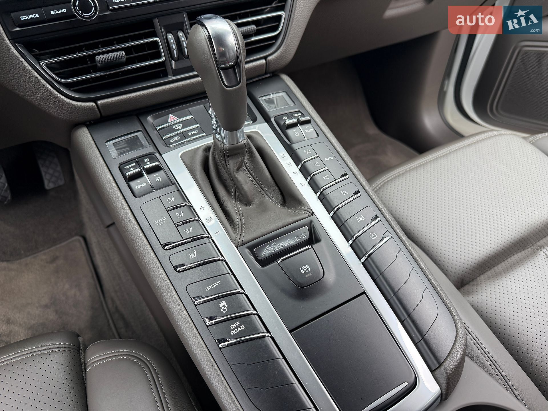 Porsche Macan 2018 VIN WP1ZZZ95ZKLB03329 фото оголошення 31 з 39
