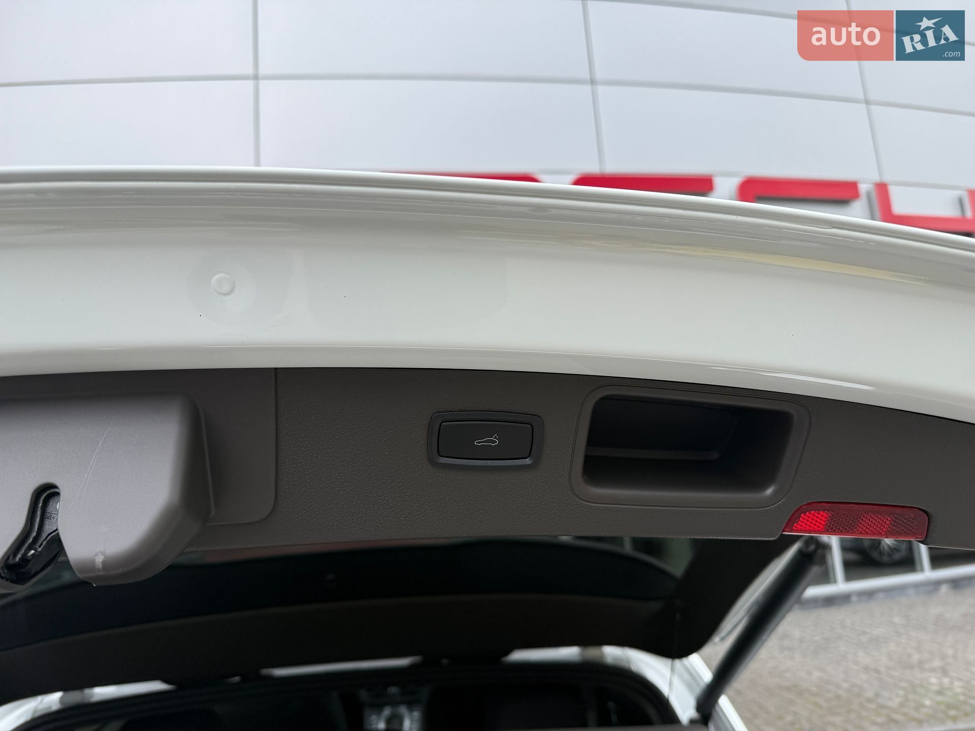 Porsche Macan 2018 VIN WP1ZZZ95ZKLB03329 фото оголошення 36 з 39