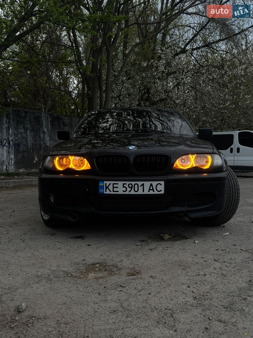 BMW 3 Series 2001 VIN WBAEV11010CH51683 фото оголошення 2 з 8