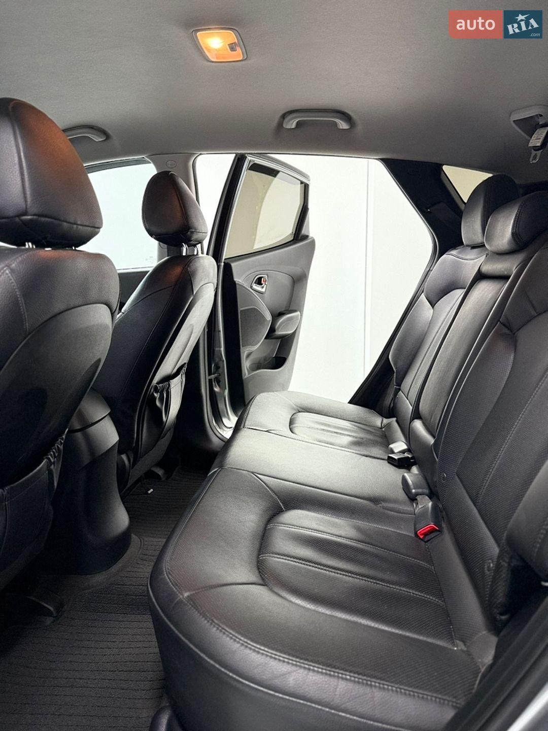 Hyundai Tucson 2012 VIN KMHJU81VBCU499603 фото оголошення 30 з 35
