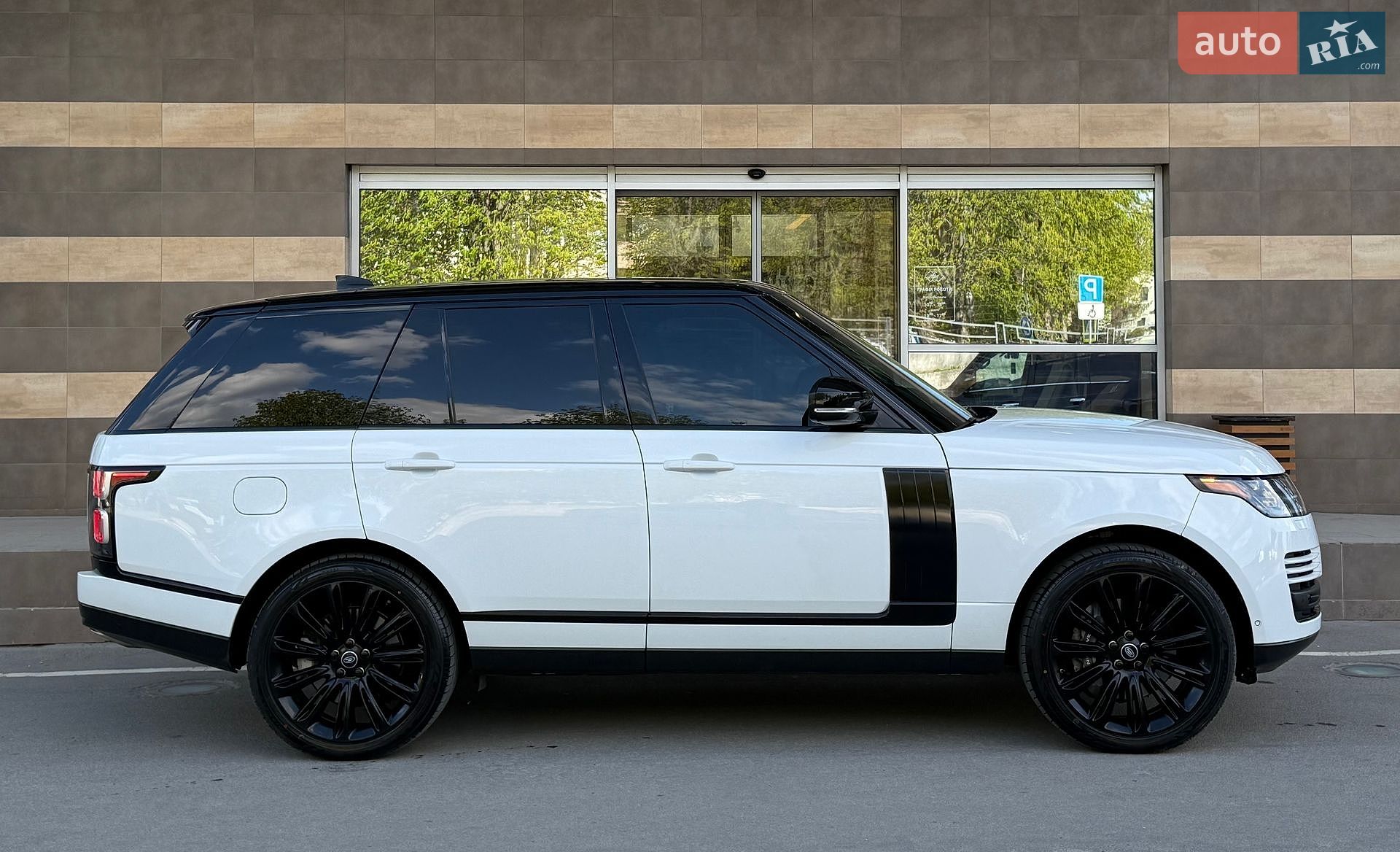 Land Rover Range Rover 2018 VIN SALGS2RE5JA515499 фото оголошення 3 з 37