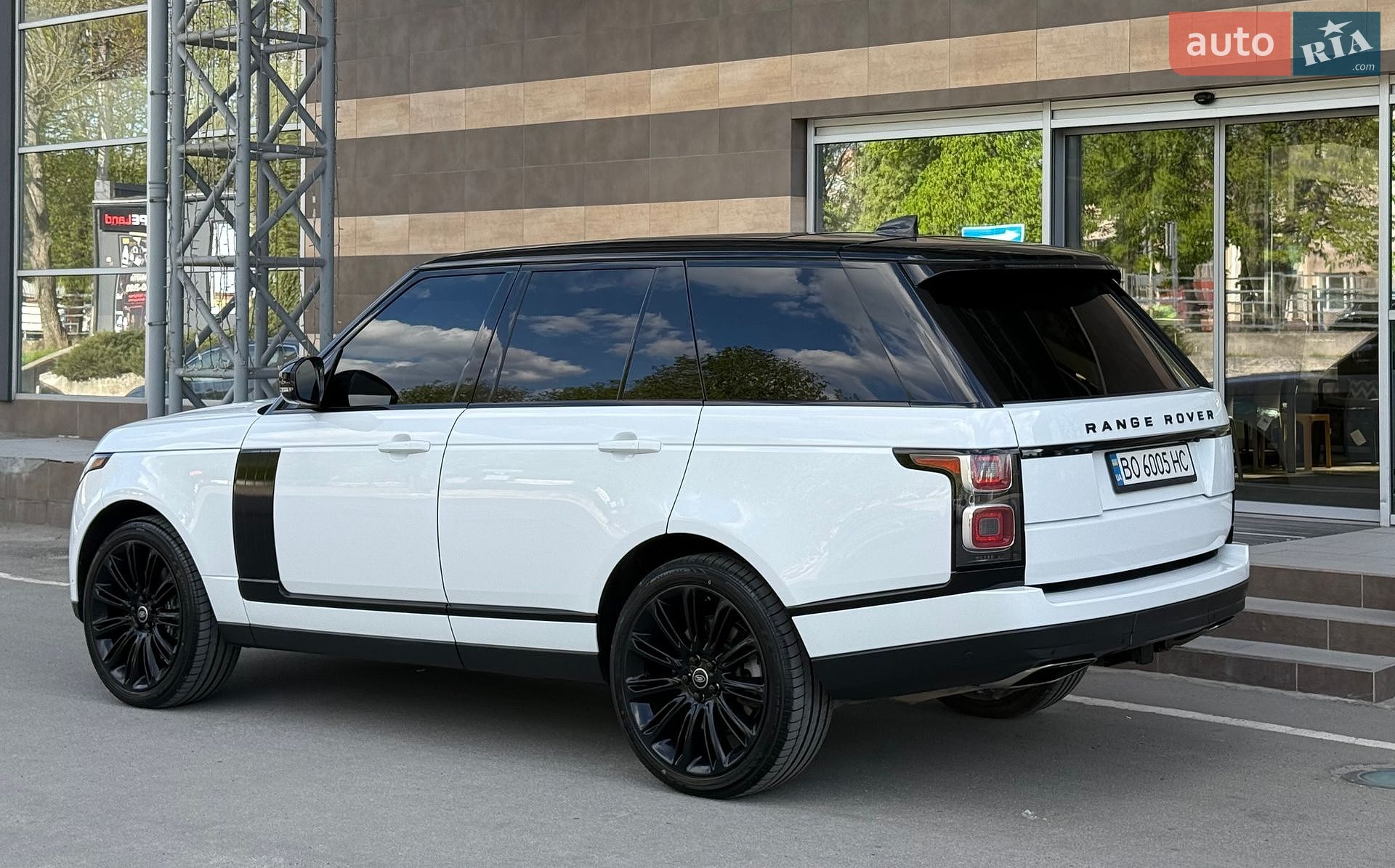 Land Rover Range Rover 2018 VIN SALGS2RE5JA515499 фото оголошення 12 з 37