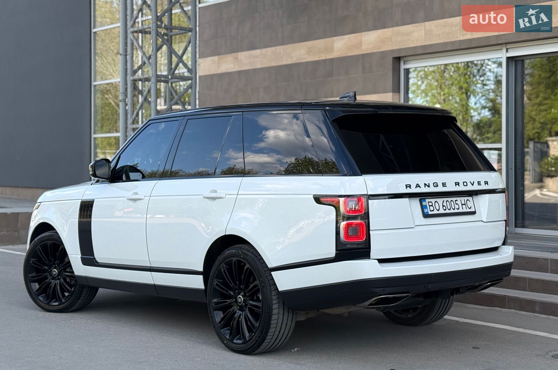 Land Rover Range Rover 2018 VIN SALGS2RE5JA515499 фото оголошення 13 з 37