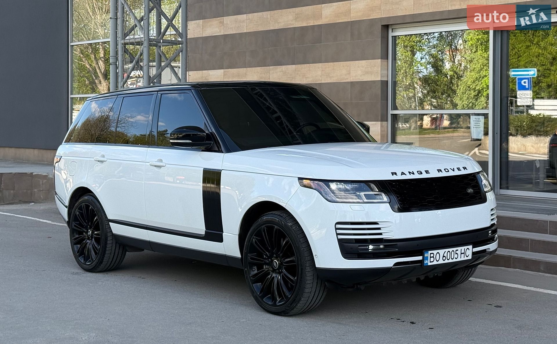 Land Rover Range Rover 2018 VIN SALGS2RE5JA515499 фото оголошення 16 з 37