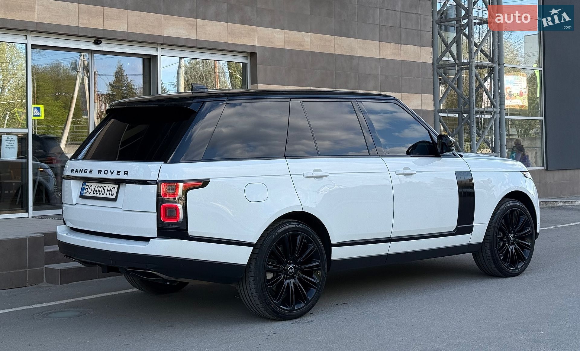 Land Rover Range Rover 2018 VIN SALGS2RE5JA515499 фото оголошення 18 з 37