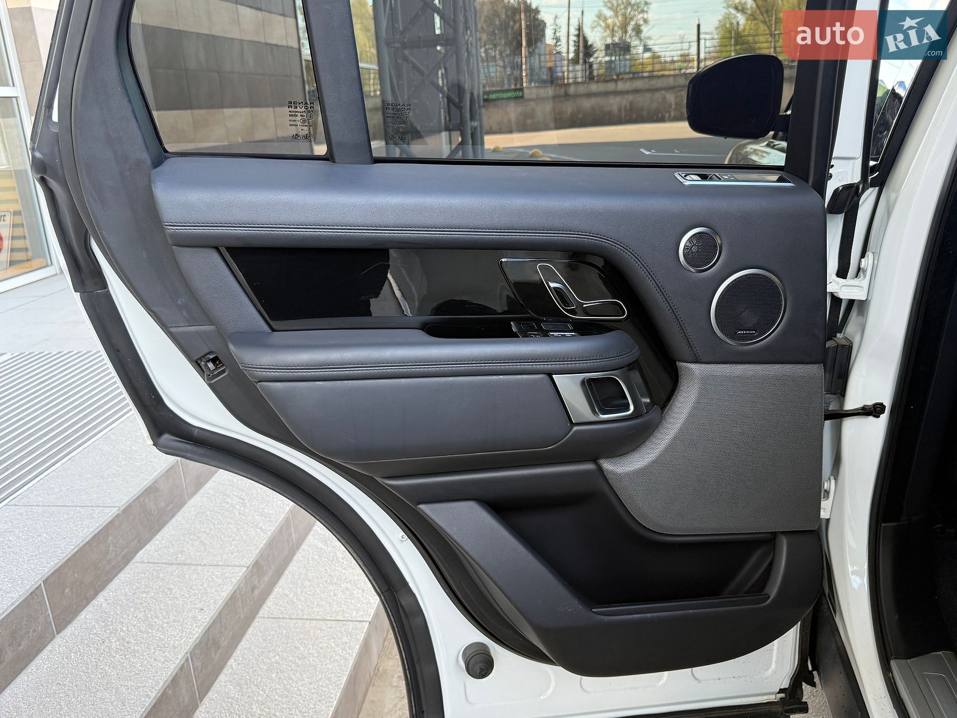 Land Rover Range Rover 2018 VIN SALGS2RE5JA515499 фото оголошення 23 з 37