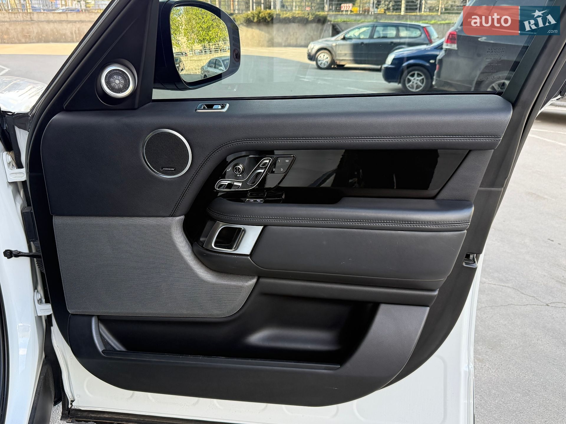 Land Rover Range Rover 2018 VIN SALGS2RE5JA515499 фото оголошення 25 з 37