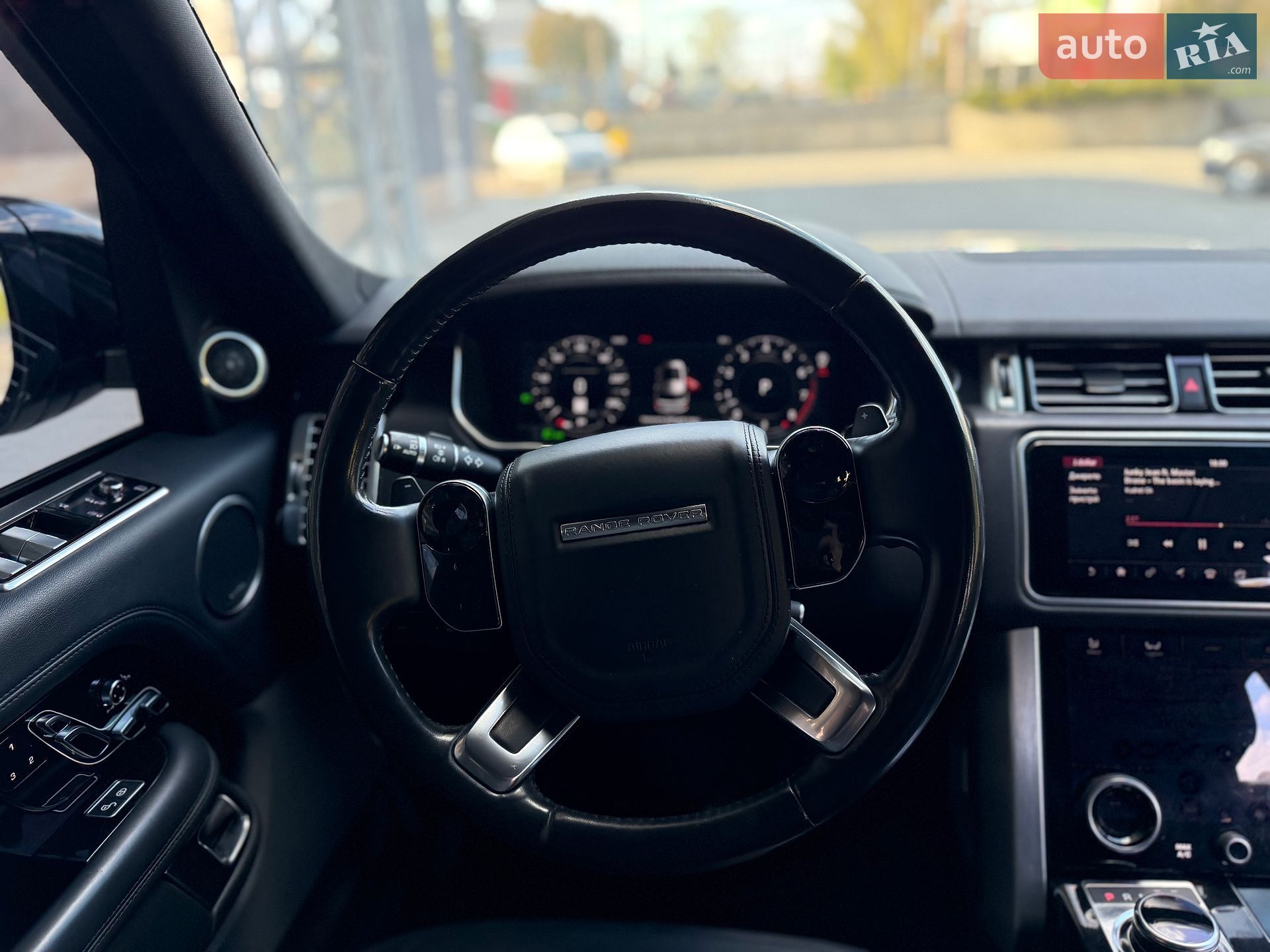 Land Rover Range Rover 2018 VIN SALGS2RE5JA515499 фото оголошення 30 з 37