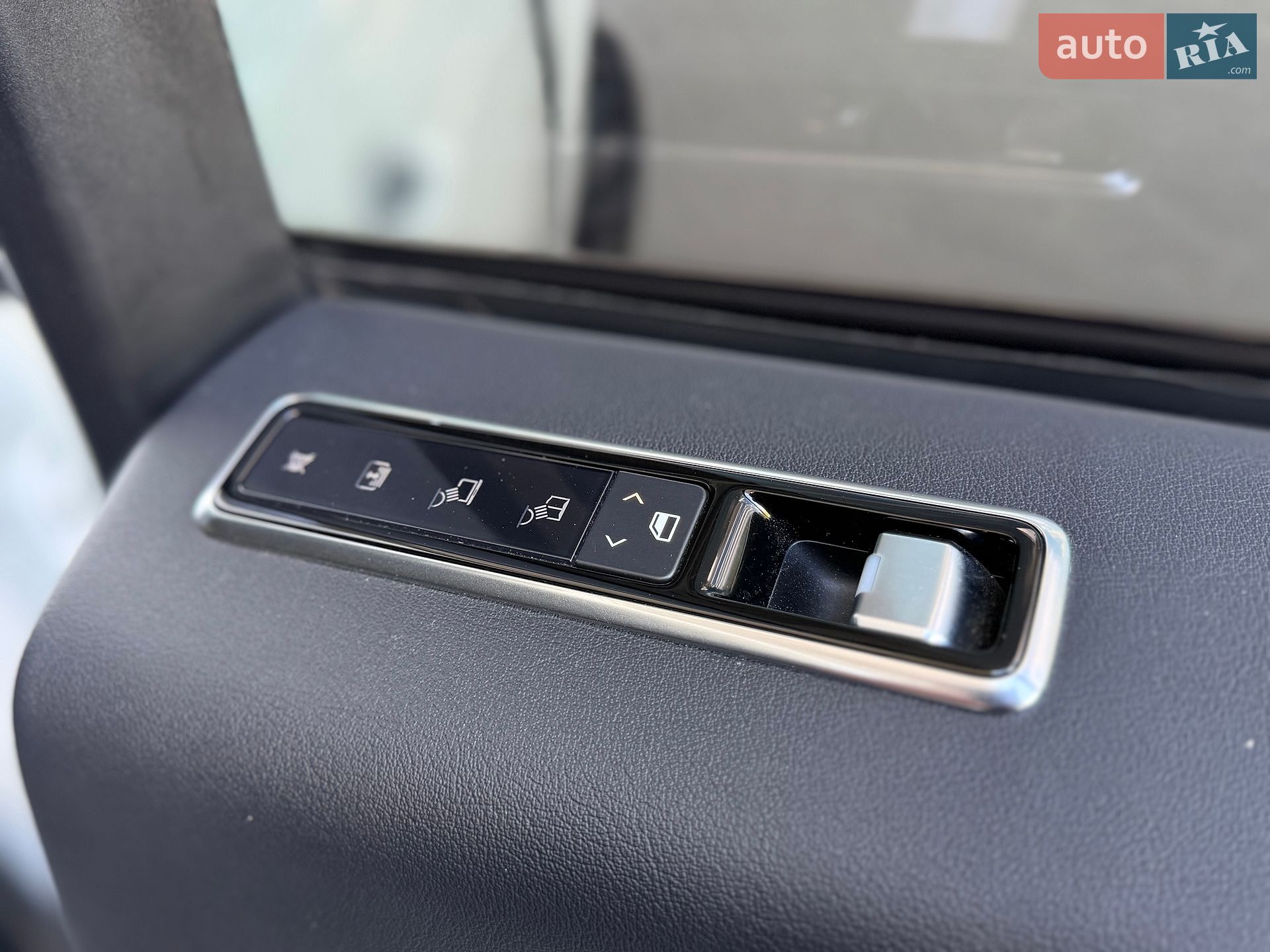 Land Rover Range Rover 2018 VIN SALGS2RE5JA515499 фото оголошення 34 з 37