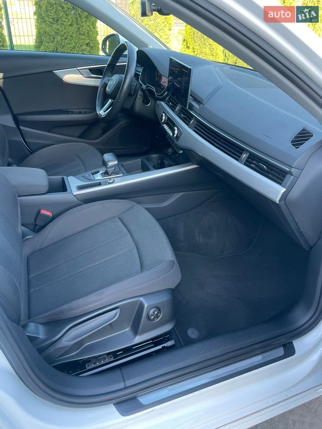 Audi A4 2021 VIN WAUZZZF49NA006468 фото оголошення 13 з 25