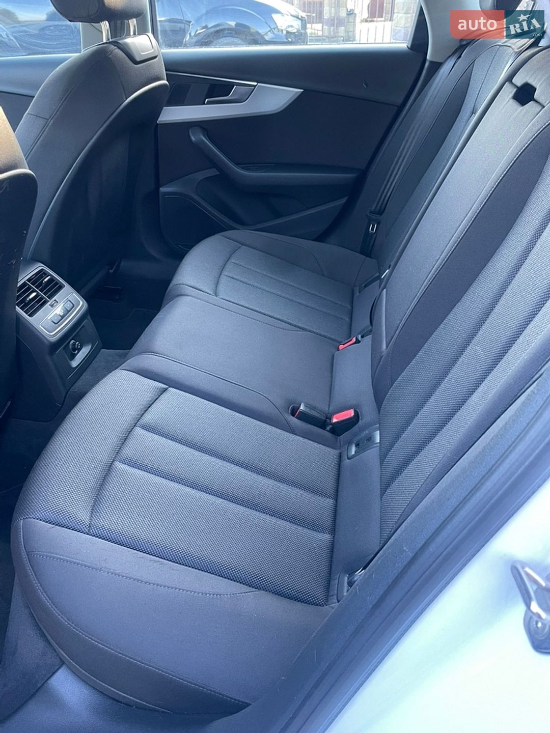 Audi A4 2021 VIN WAUZZZF49NA006468 фото оголошення 16 з 25