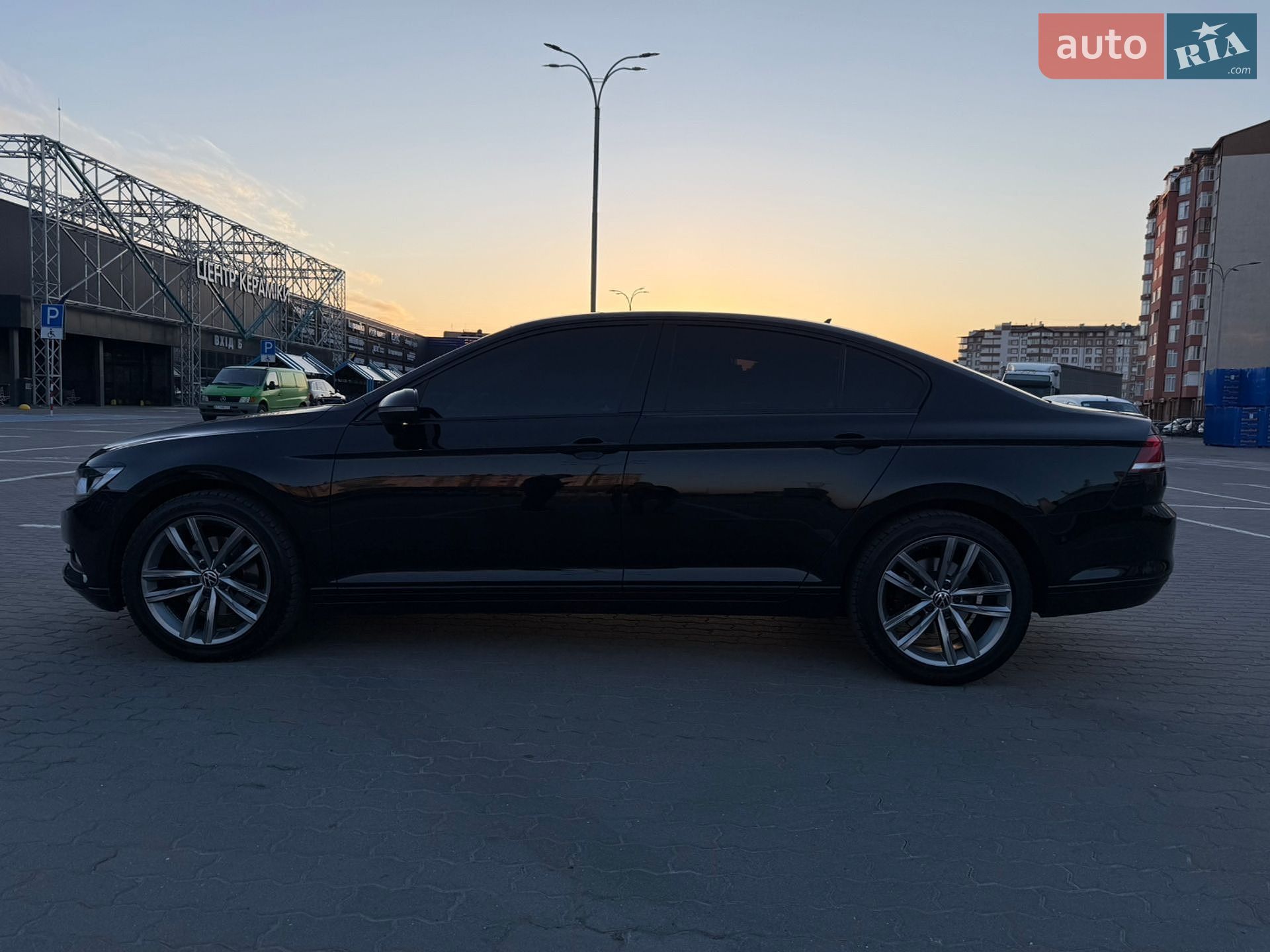 Volkswagen Passat 2018 VIN WVWZZZ3CZKE018274 фото оголошення 4 з 19