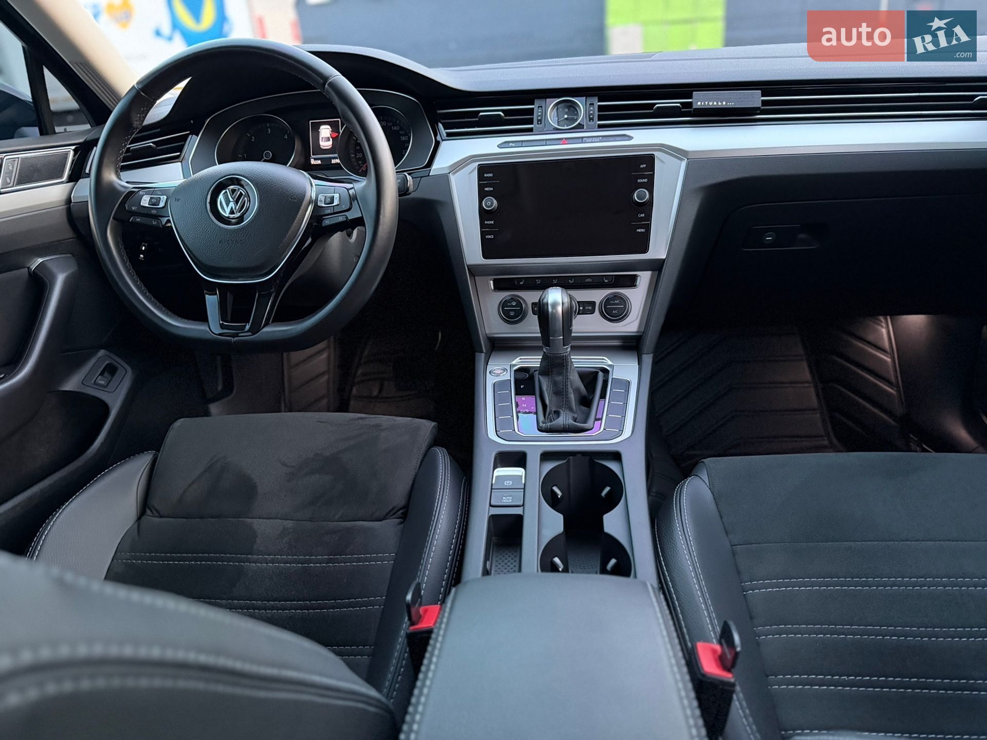 Volkswagen Passat 2018 VIN WVWZZZ3CZKE018274 фото оголошення 16 з 19