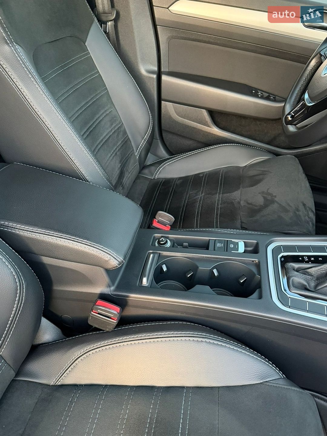 Volkswagen Passat 2018 VIN WVWZZZ3CZKE018274 фото оголошення 13 з 19