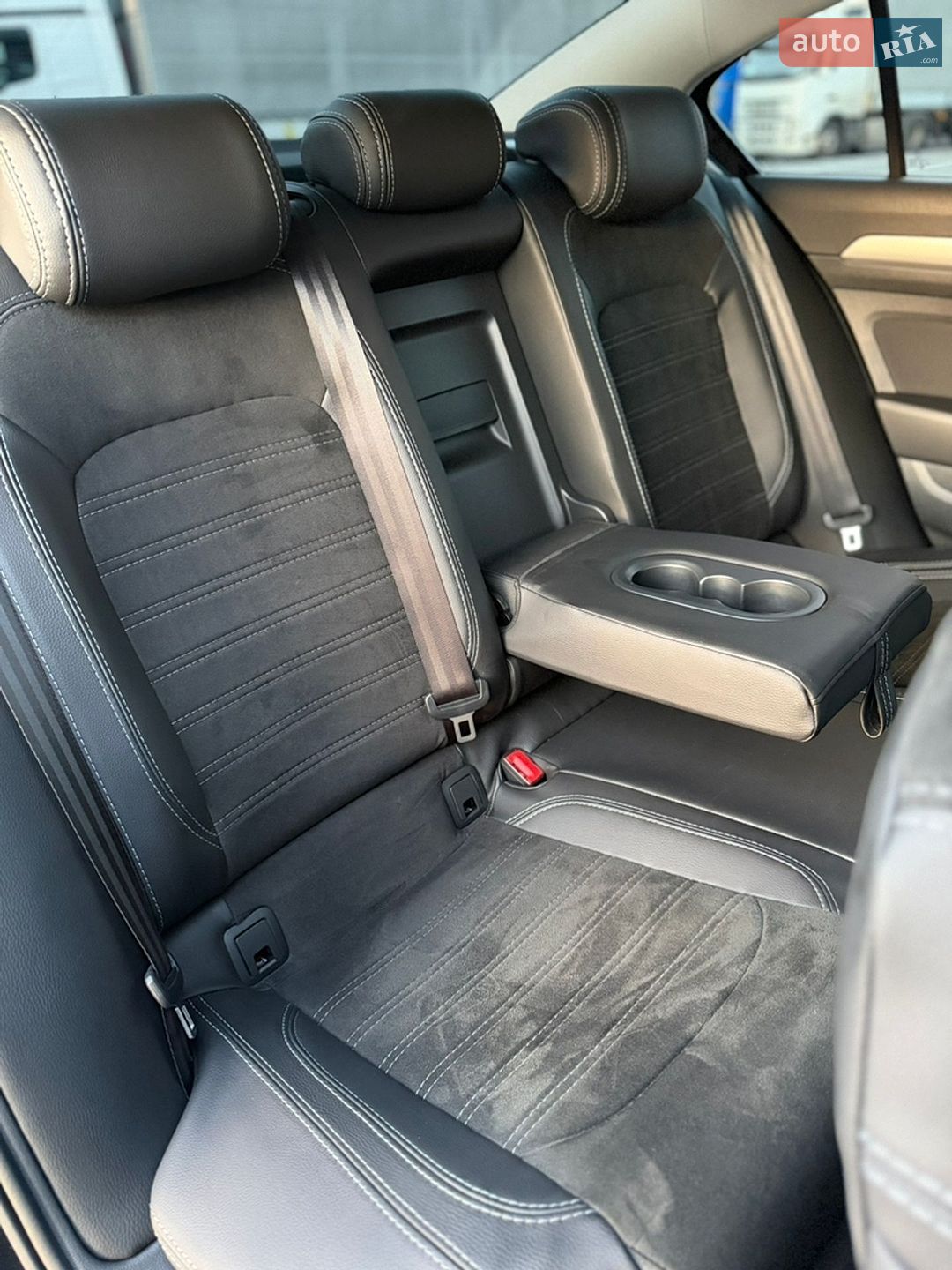 Volkswagen Passat 2018 VIN WVWZZZ3CZKE018274 фото оголошення 10 з 19
