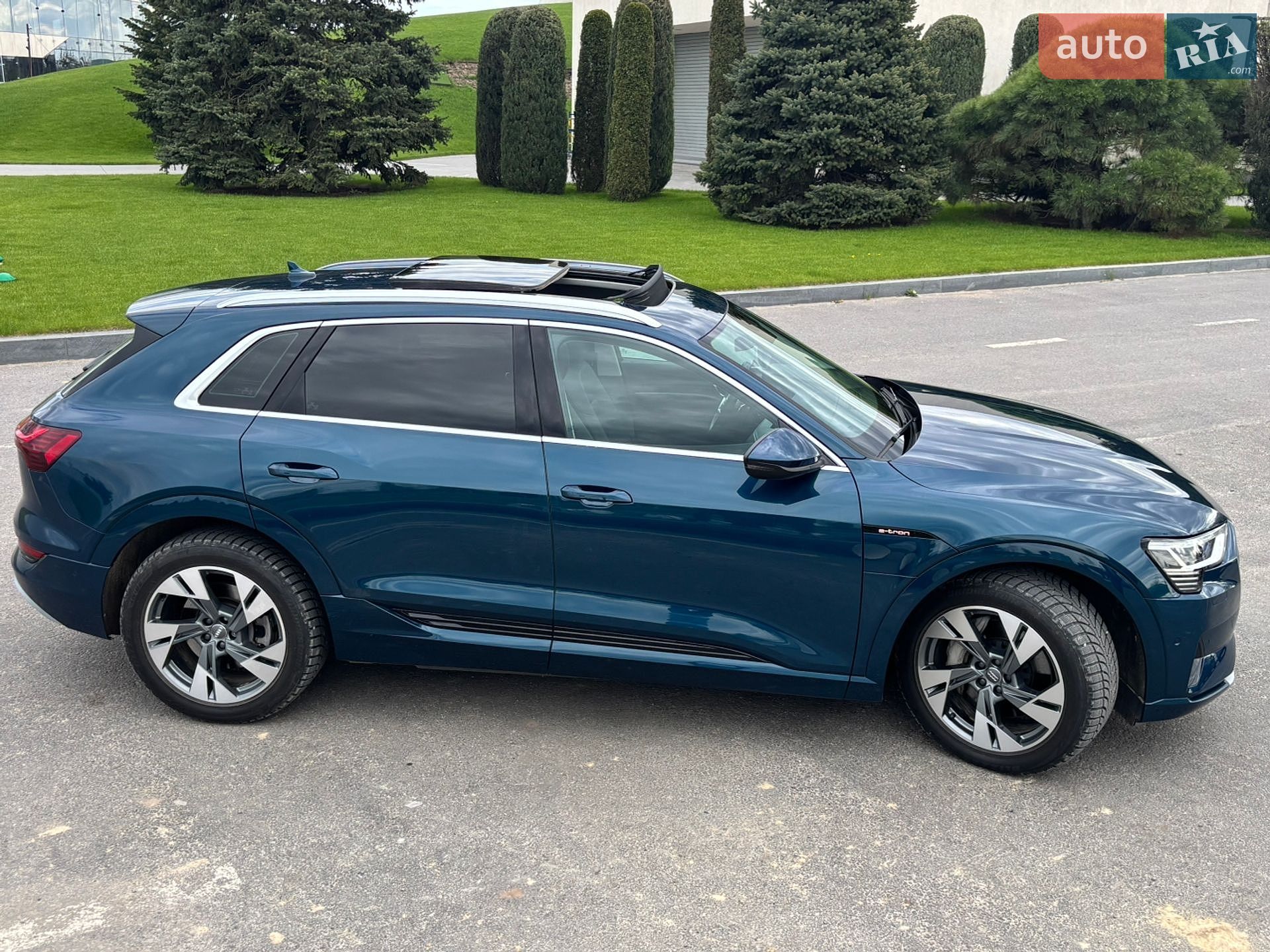 Audi e-tron 2019 VIN WAUZZZGE5LB016512 фото оголошення 6 з 130
