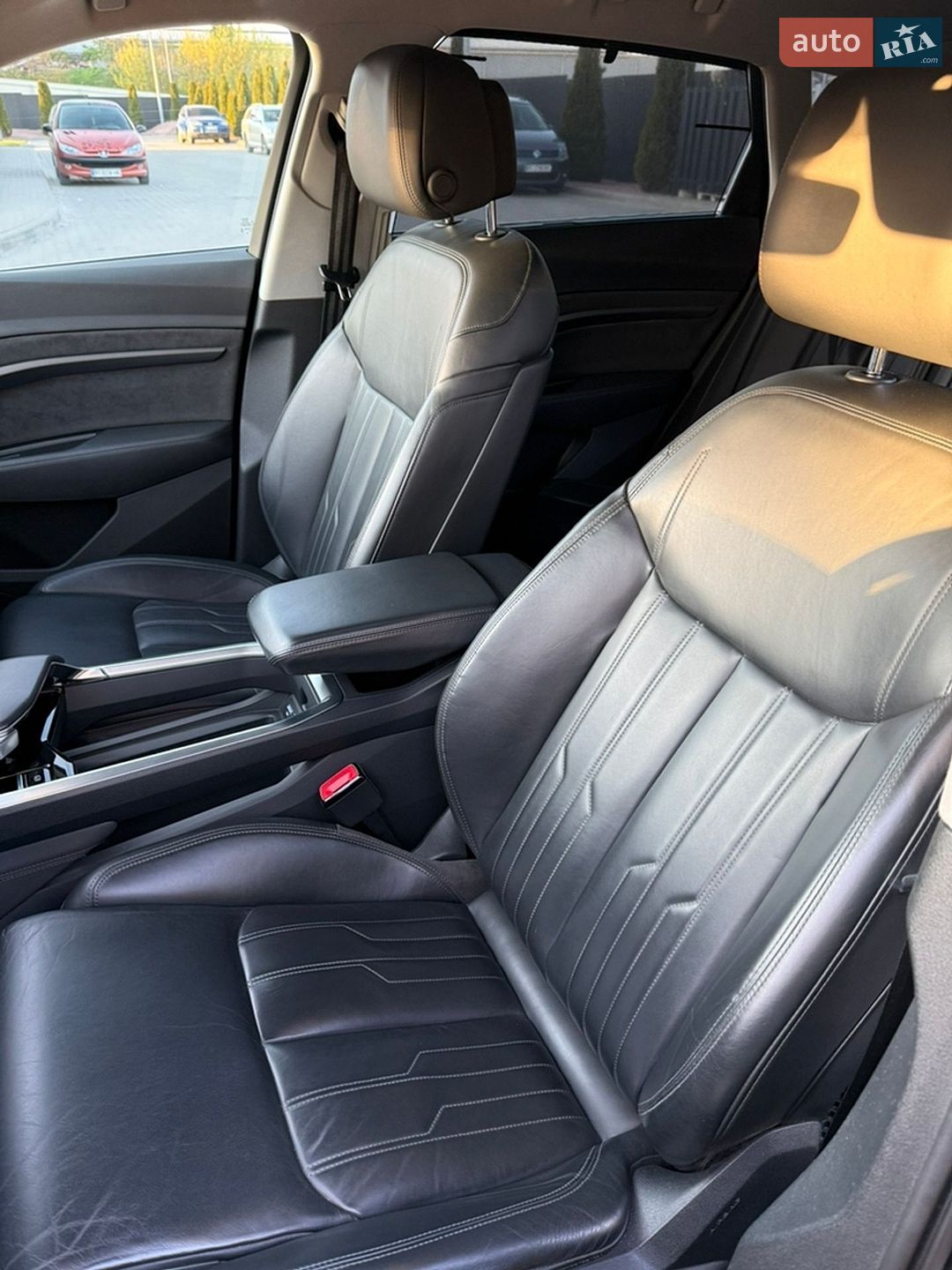 Audi e-tron 2019 VIN WAUZZZGE3LB016492 фото оголошення 30 з 50