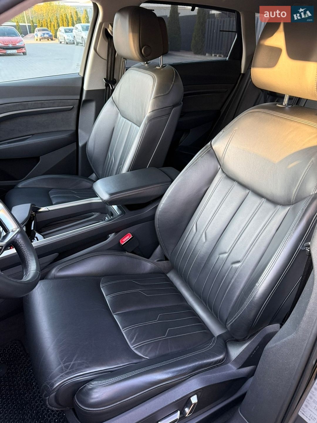 Audi e-tron 2019 VIN WAUZZZGE3LB016492 фото оголошення 31 з 50