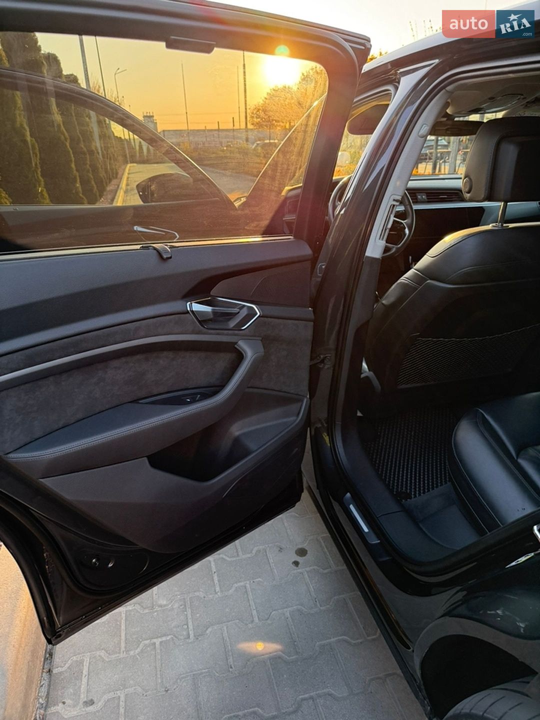 Audi e-tron 2019 VIN WAUZZZGE3LB016492 фото оголошення 33 з 50