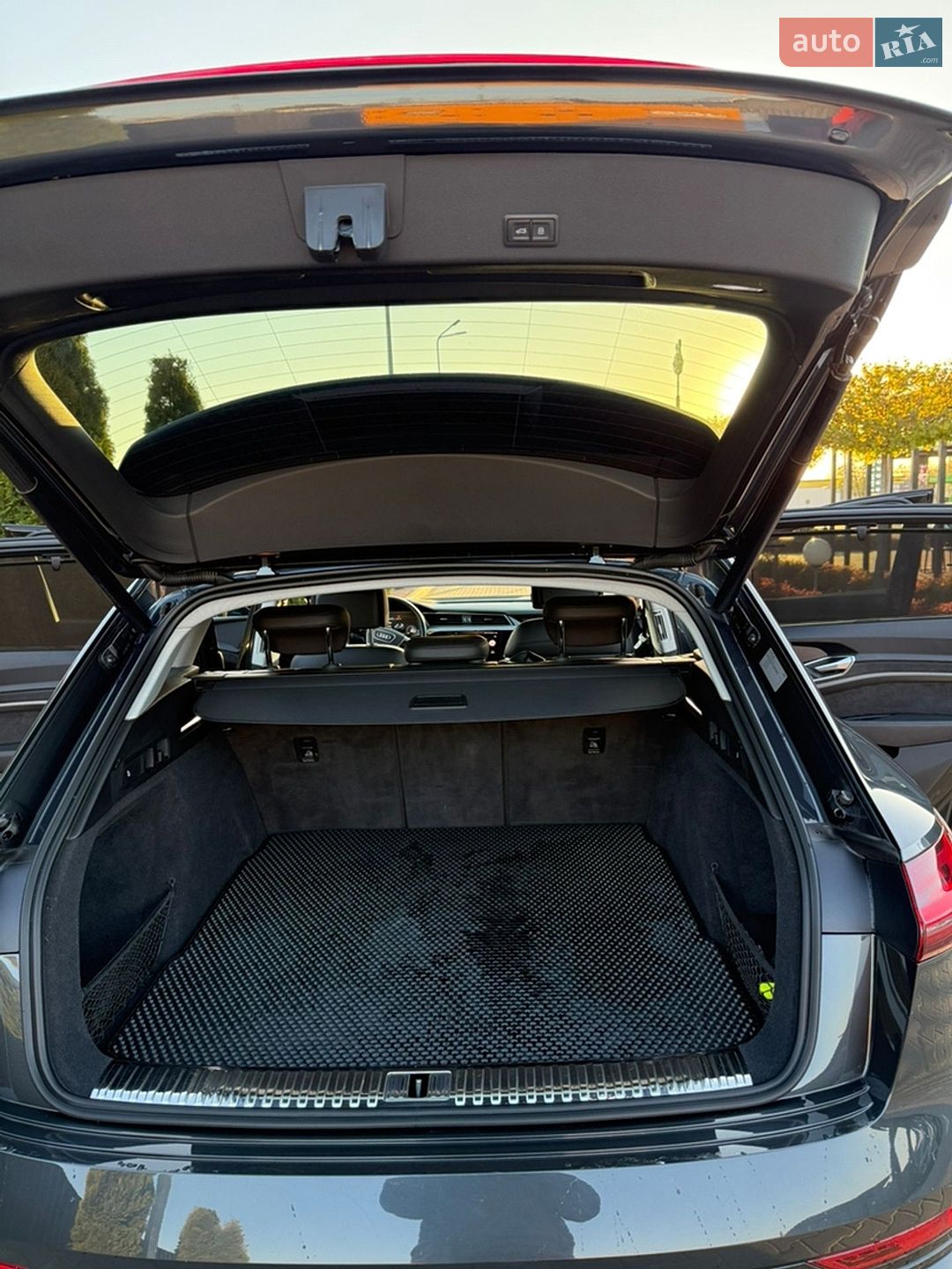 Audi e-tron 2019 VIN WAUZZZGE3LB016492 фото оголошення 36 з 50