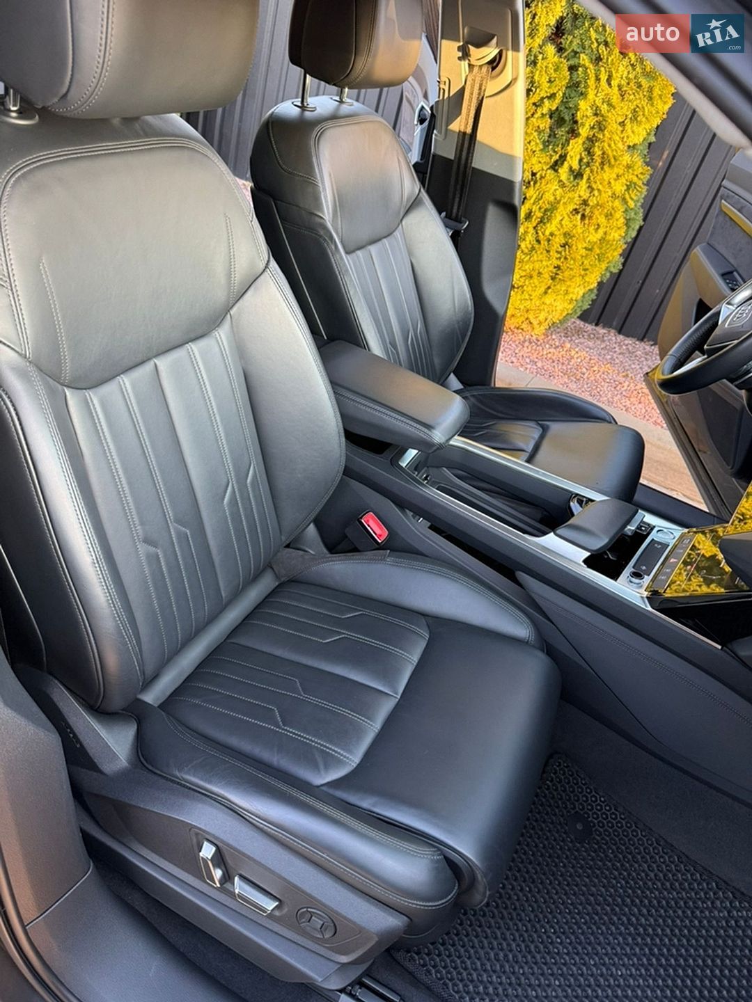 Audi e-tron 2019 VIN WAUZZZGE3LB016492 фото оголошення 41 з 50