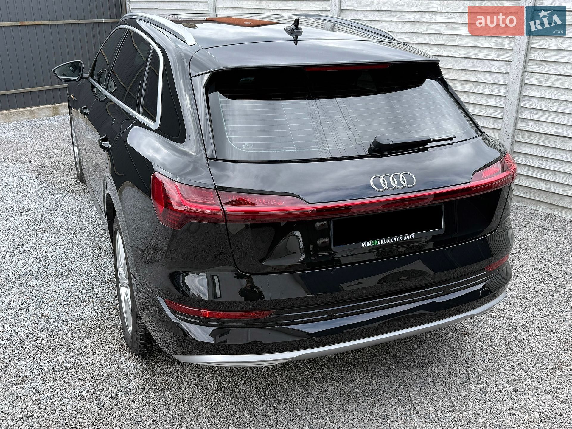 Audi e-tron 2020 VIN WAUZZZGE0LB037932 фото оголошення 3 з 30