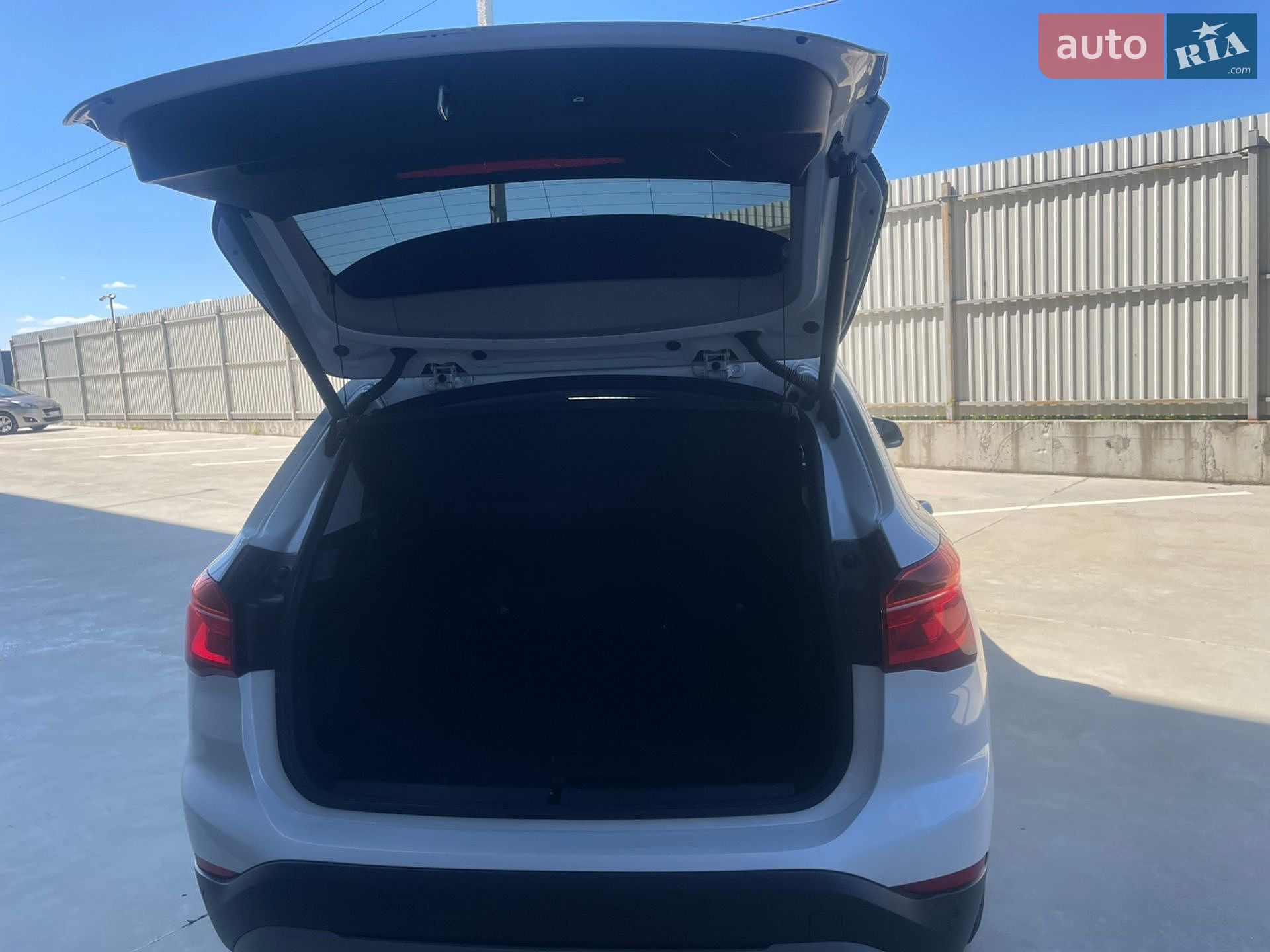 BMW X1 2015 VIN WBAHT710905E08369 фото оголошення 9 з 28