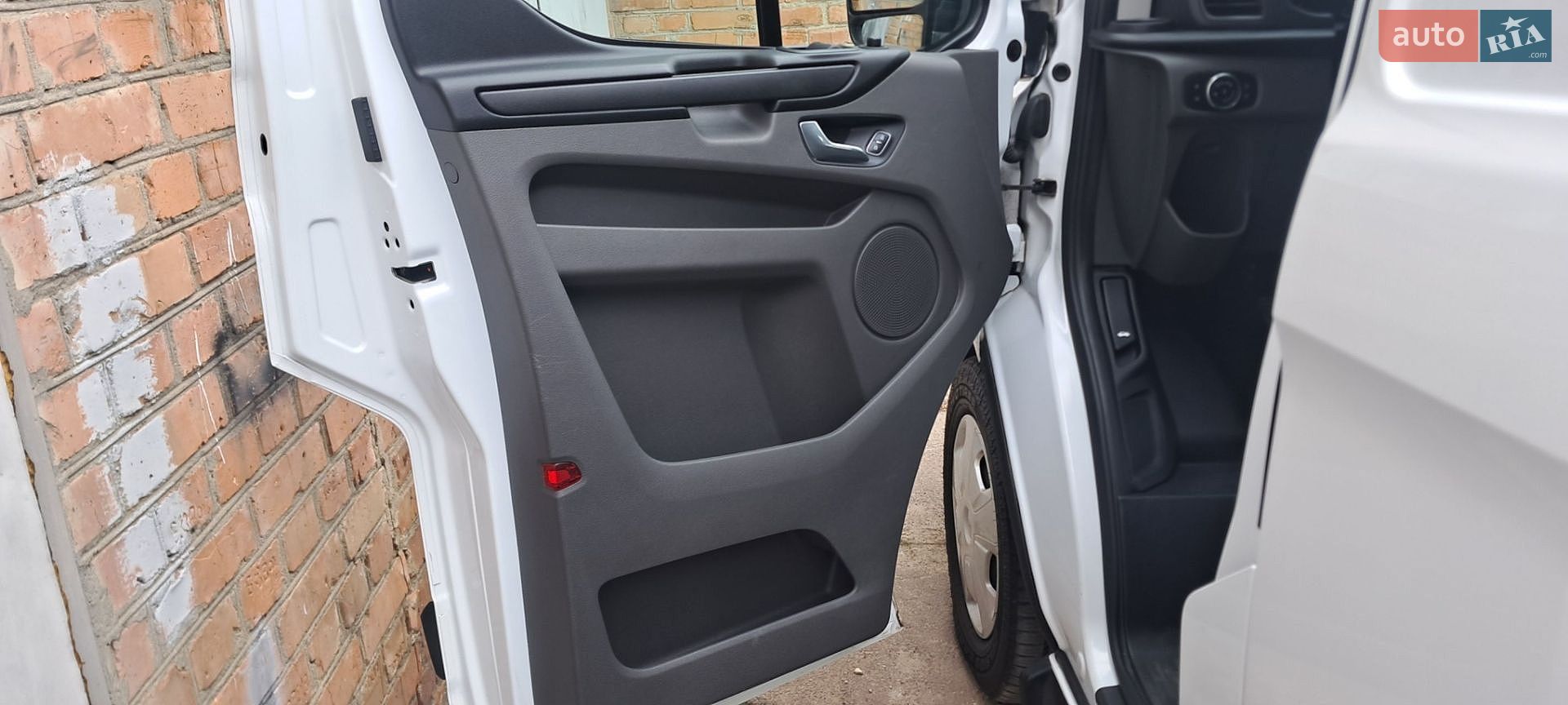 Ford Transit Custom 2019 VIN WF0YXXTTGYKD19812 фото оголошення 45 з 64
