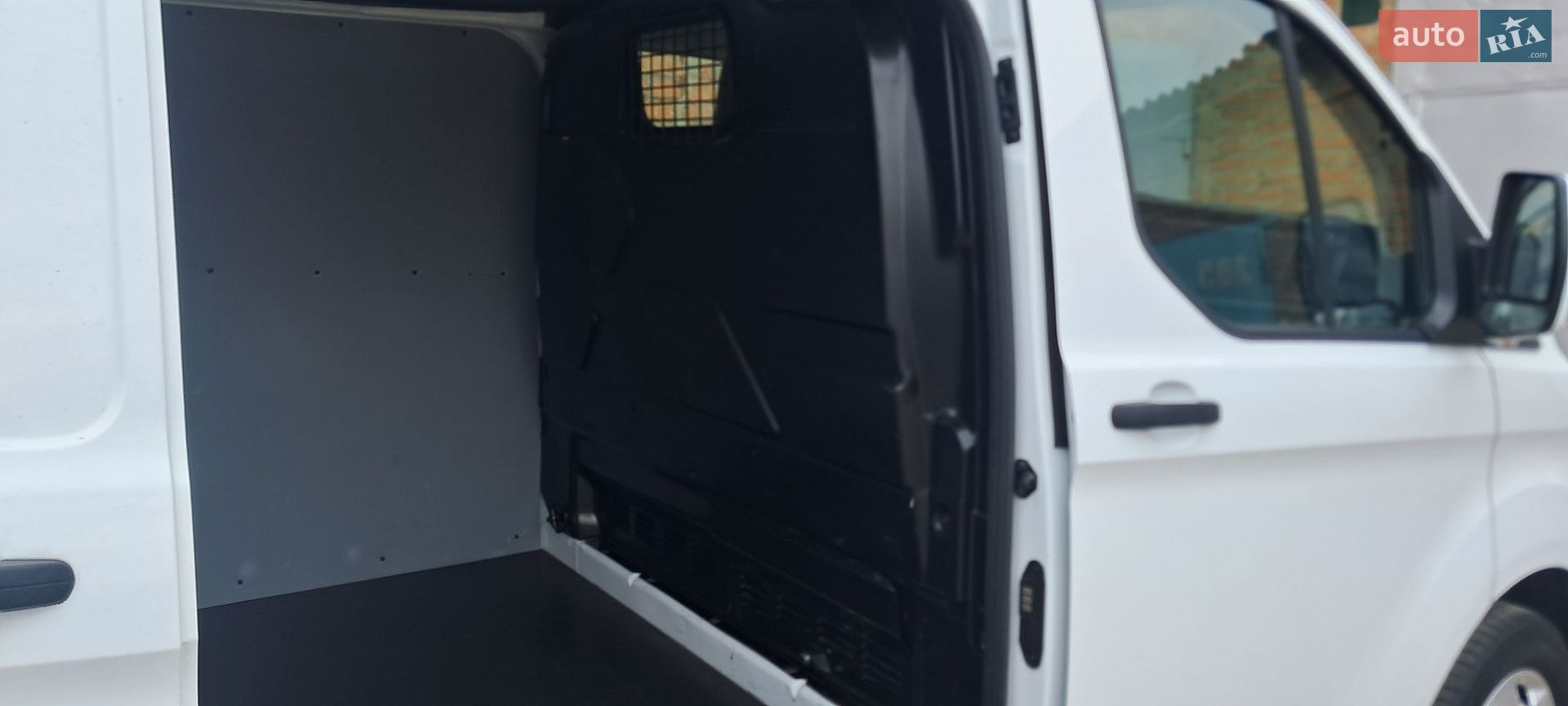 Ford Transit Custom 2019 VIN WF0YXXTTGYKD19812 фото оголошення 55 з 64