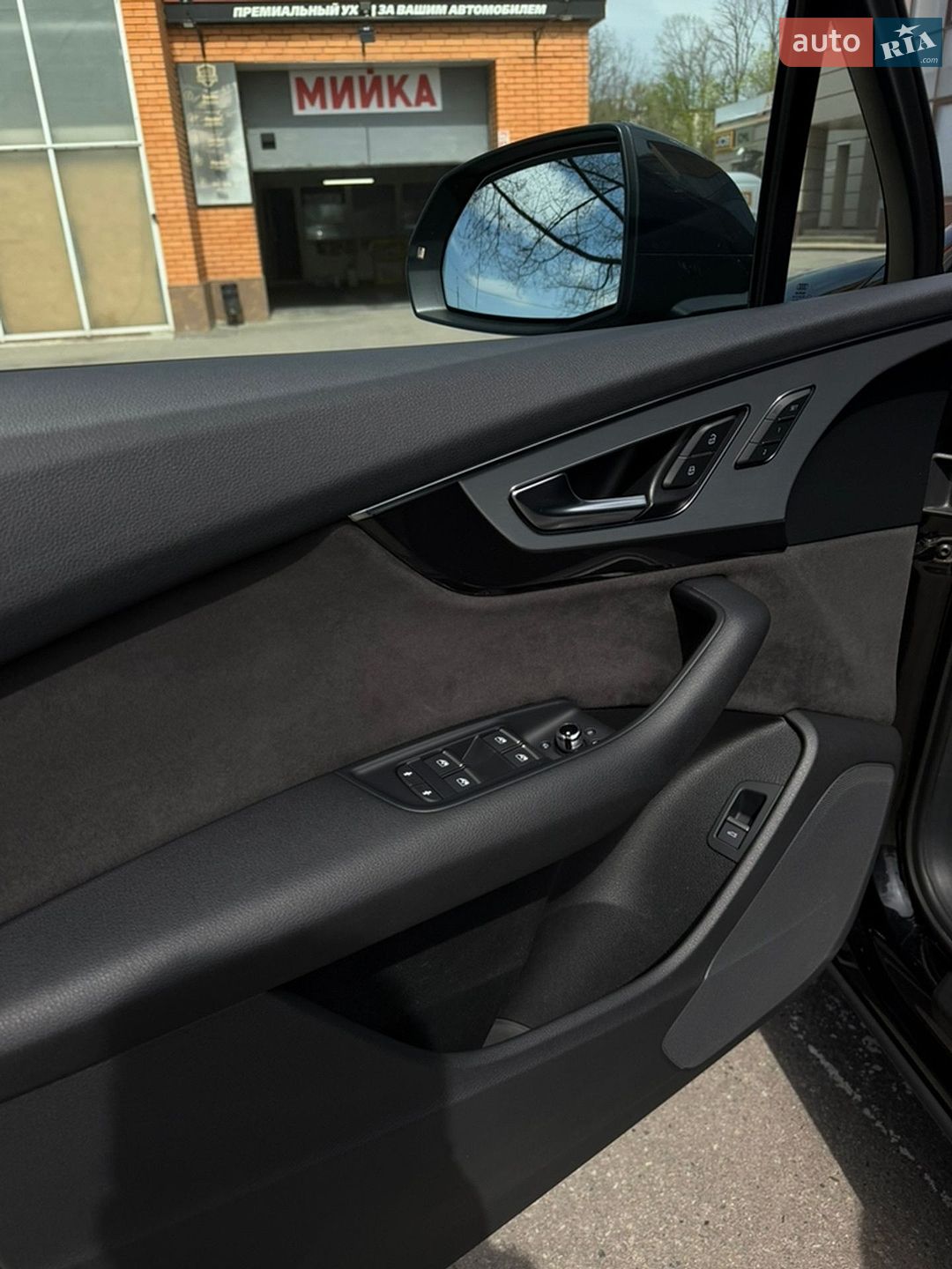 Audi Q7 2017 VIN WAUZZZ4M4JD001898 фото оголошення 13 з 28