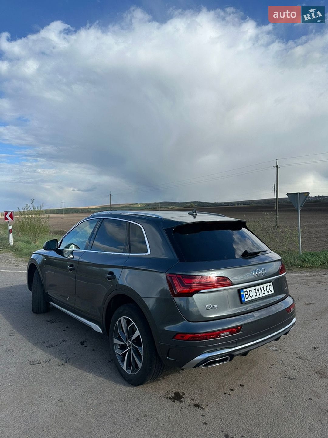 Audi Q5 2021 VIN WA1EAAFY4N2024765 фото оголошення 3 з 12