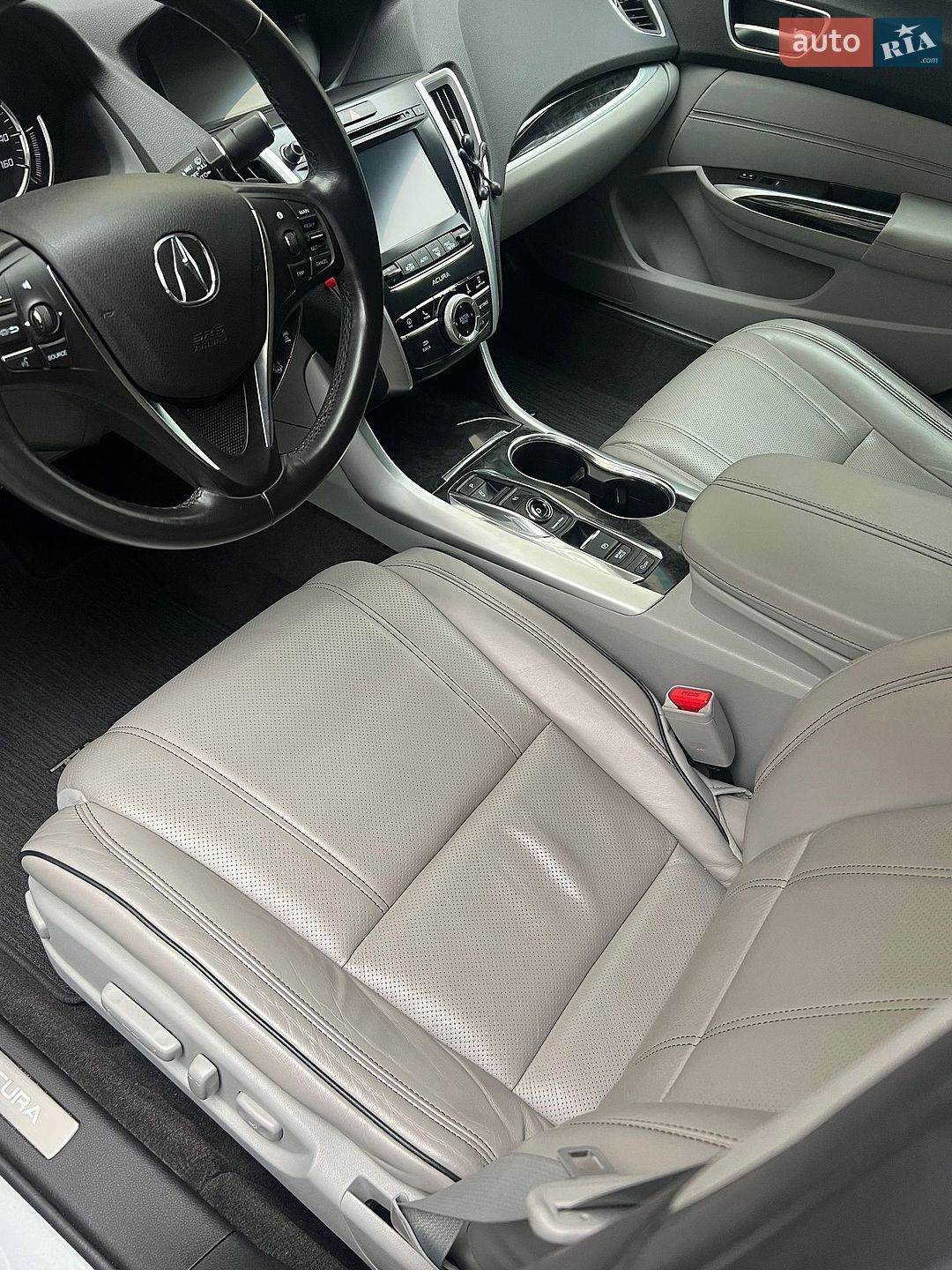 Acura TLX 2017 VIN 19UUB3F5XJA001640 фото оголошення 24 з 40
