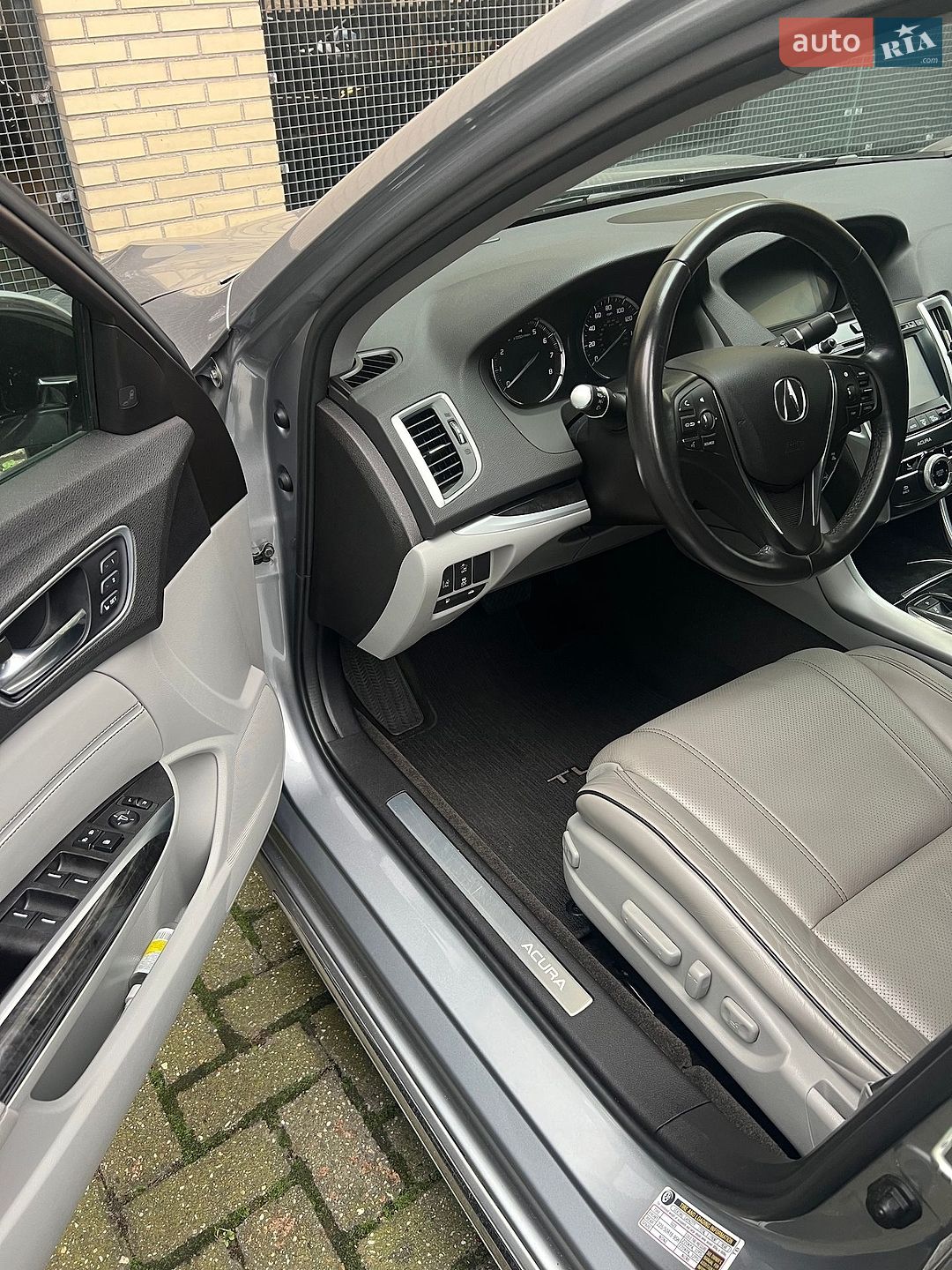 Acura TLX 2017 VIN 19UUB3F5XJA001640 фото оголошення 23 з 40