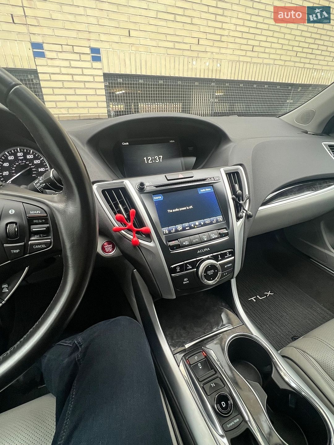 Acura TLX 2017 VIN 19UUB3F5XJA001640 фото оголошення 27 з 40