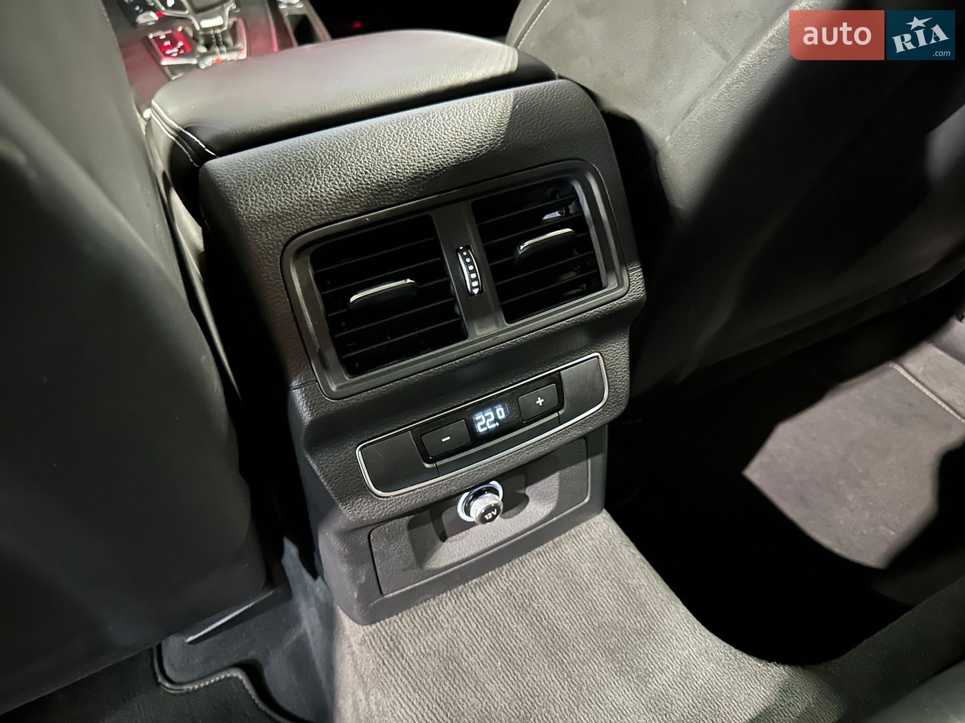 Audi SQ5 2020 VIN WAUZZZFYXL2051820 фото оголошення 13 з 24