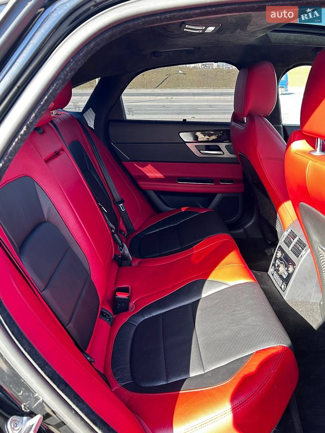 Jaguar XF 2016 VIN SAJBM4BV4HCY43448 фото оголошення 4 з 15