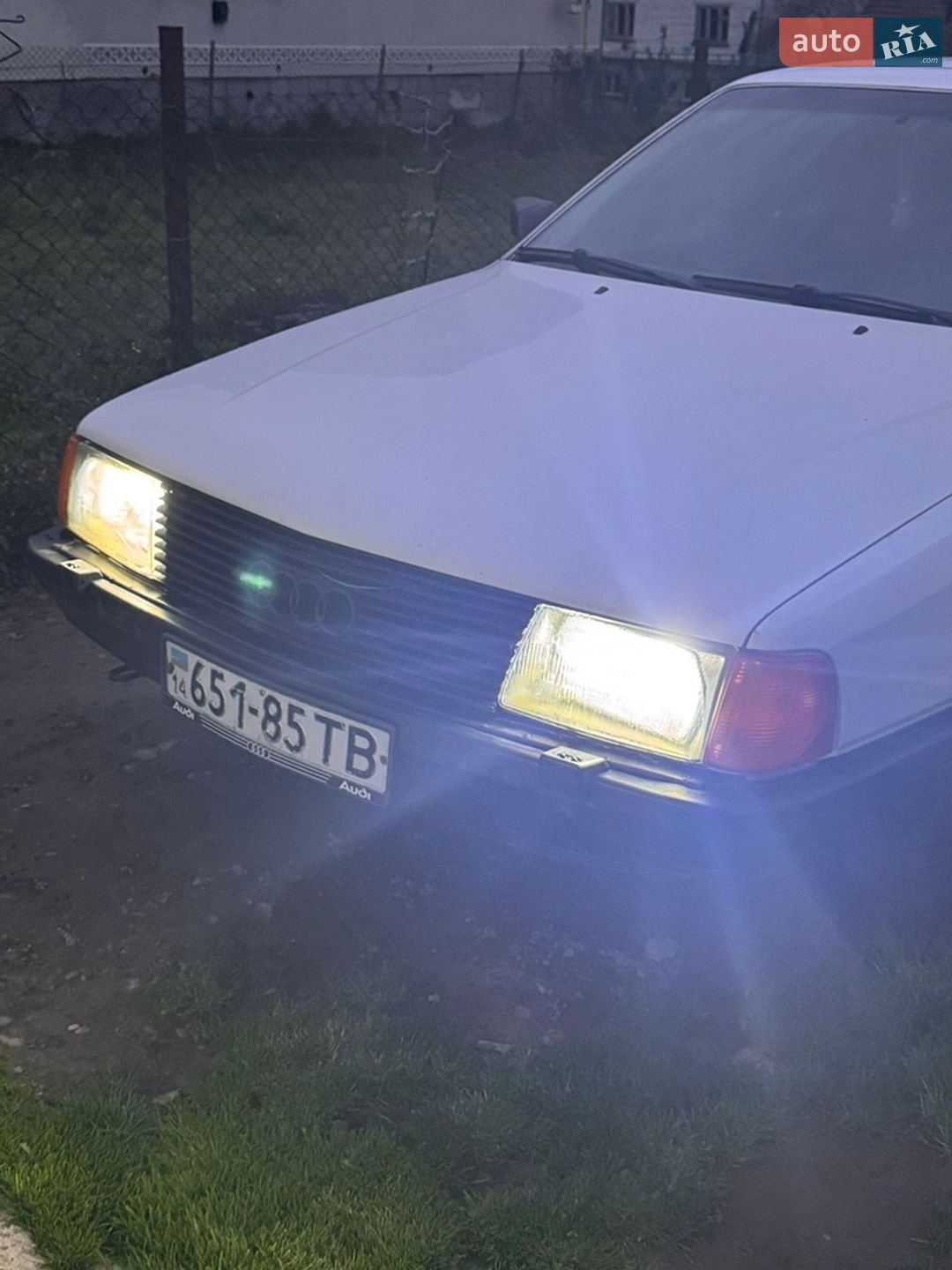 Audi 100 1989 VIN WAUZZZ44ZKN017525 фото оголошення 2 з 13