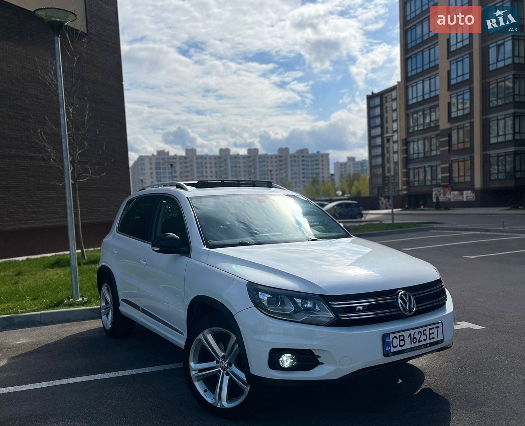 Volkswagen Tiguan 2016 VIN WVGTV7AX0HK013474 фото оголошення 4 з 25