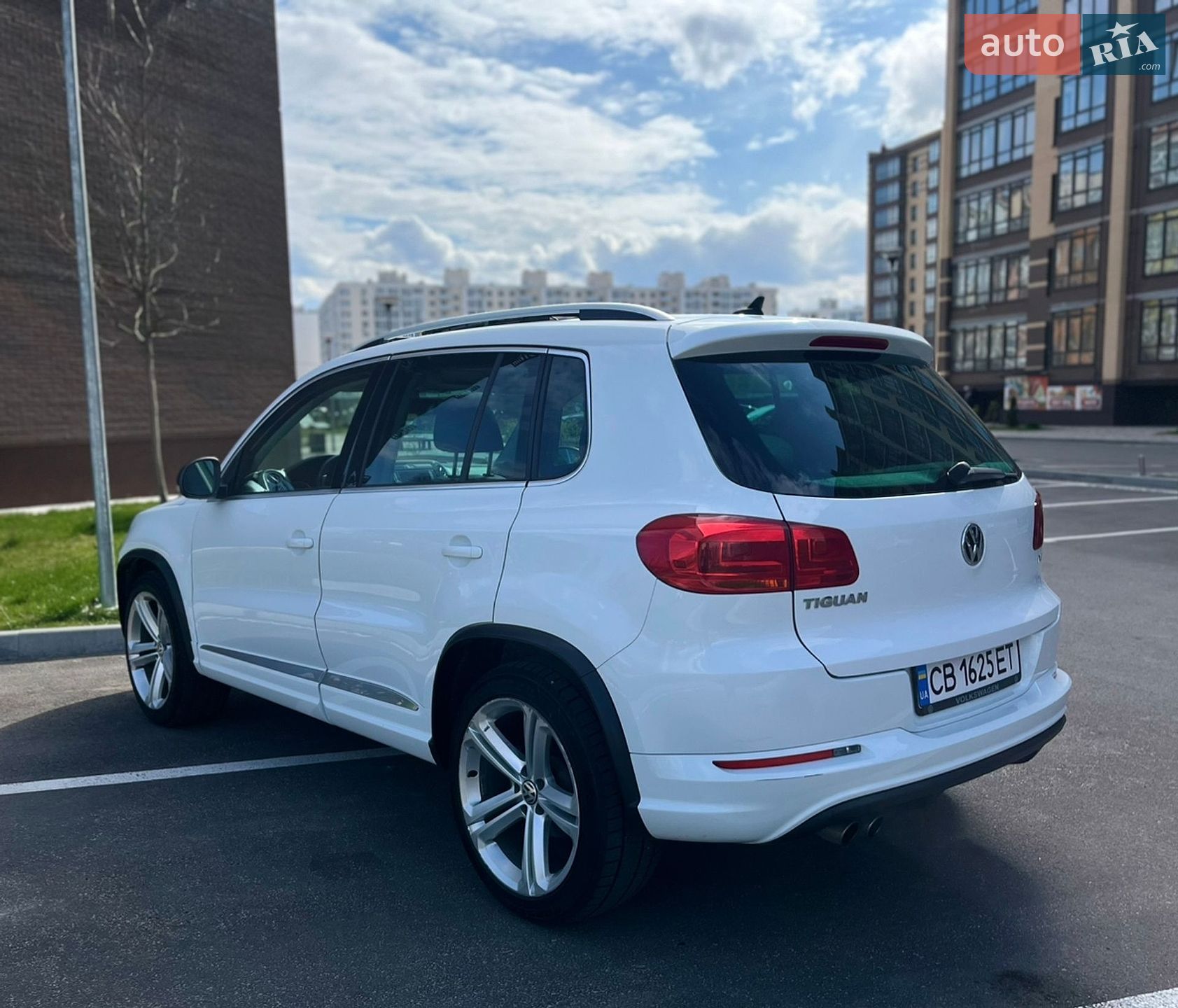 Volkswagen Tiguan 2016 VIN WVGTV7AX0HK013474 фото оголошення 5 з 25