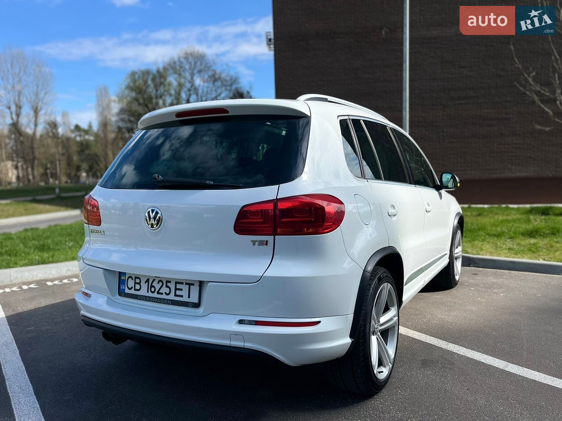 Volkswagen Tiguan 2016 VIN WVGTV7AX0HK013474 фото оголошення 6 з 25
