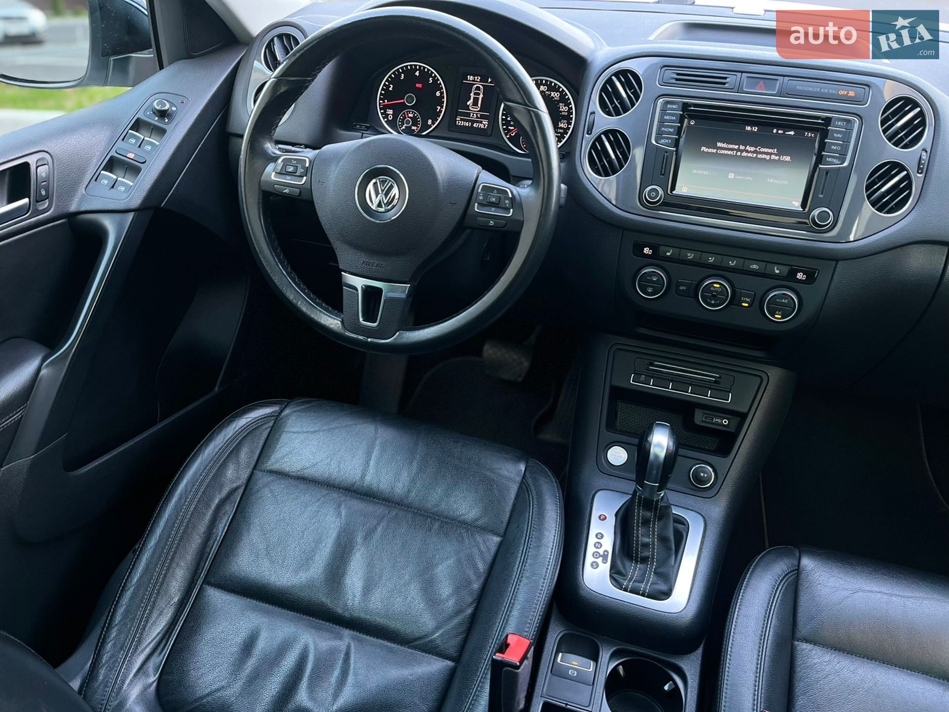 Volkswagen Tiguan 2016 VIN WVGTV7AX0HK013474 фото оголошення 8 з 25