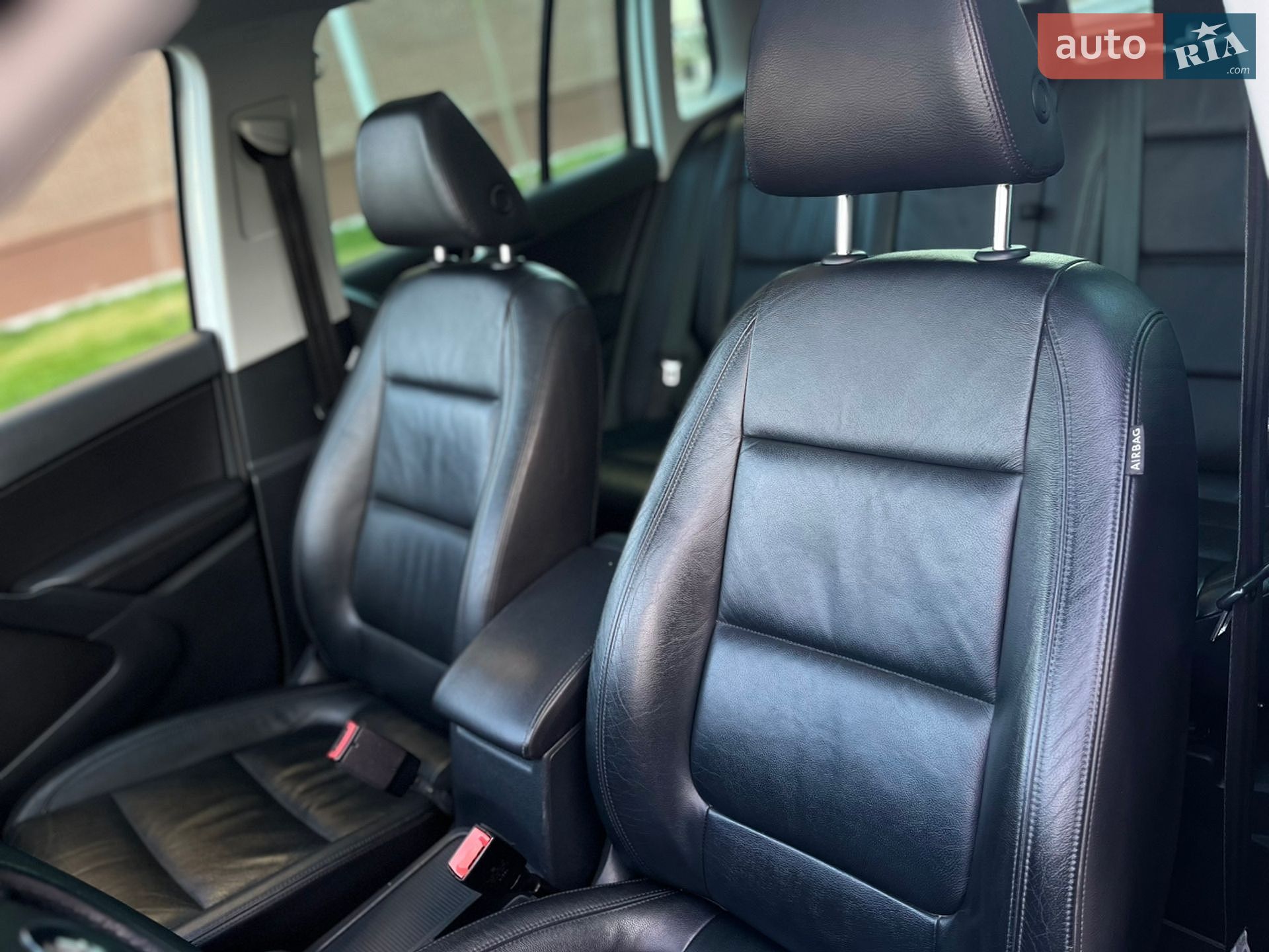 Volkswagen Tiguan 2016 VIN WVGTV7AX0HK013474 фото оголошення 9 з 25