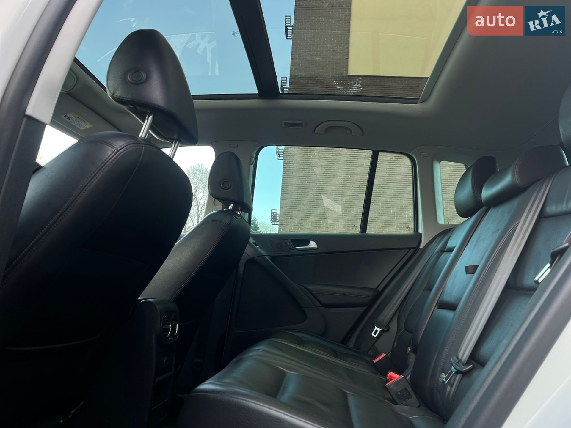 Volkswagen Tiguan 2016 VIN WVGTV7AX0HK013474 фото оголошення 14 з 25